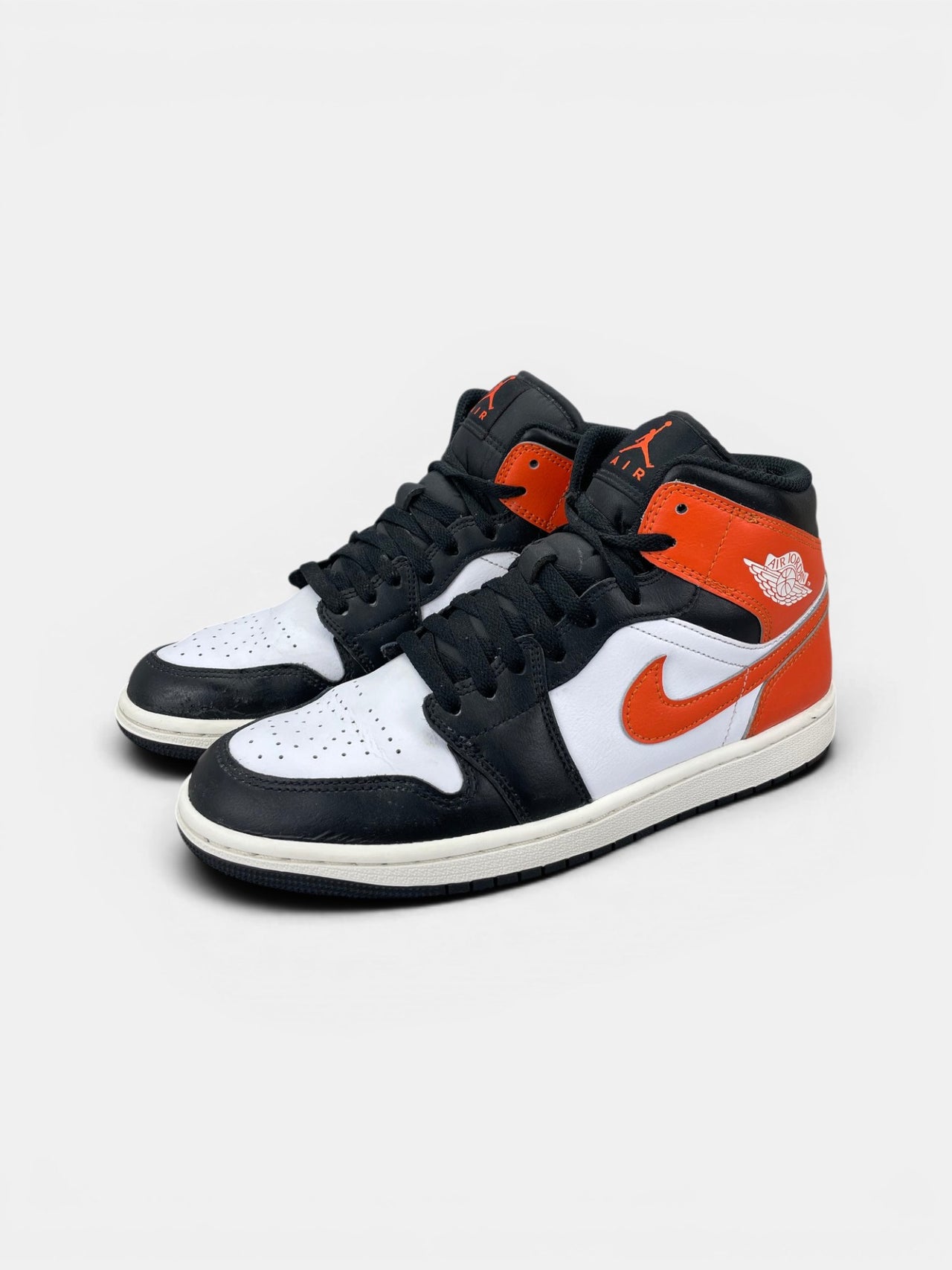 Nike Air Jordan 1 Mid Black Toe Orange — buty sportowe męskie w bardzo dobrym stanie rozmiar 42, widok z boku