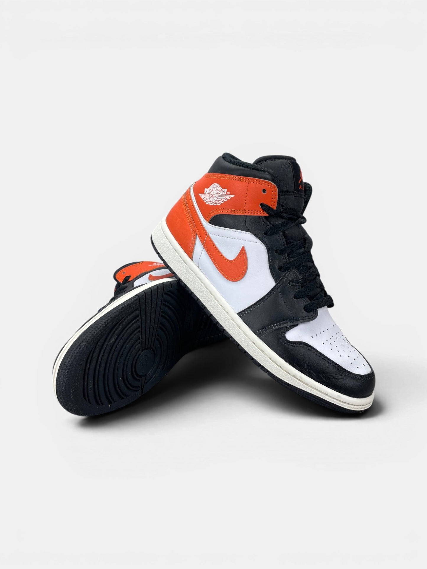 Nike Air Jordan 1 Mid Black Toe Orange — buty sportowe męskie w bardzo dobrym stanie rozmiar 42, boczny profil