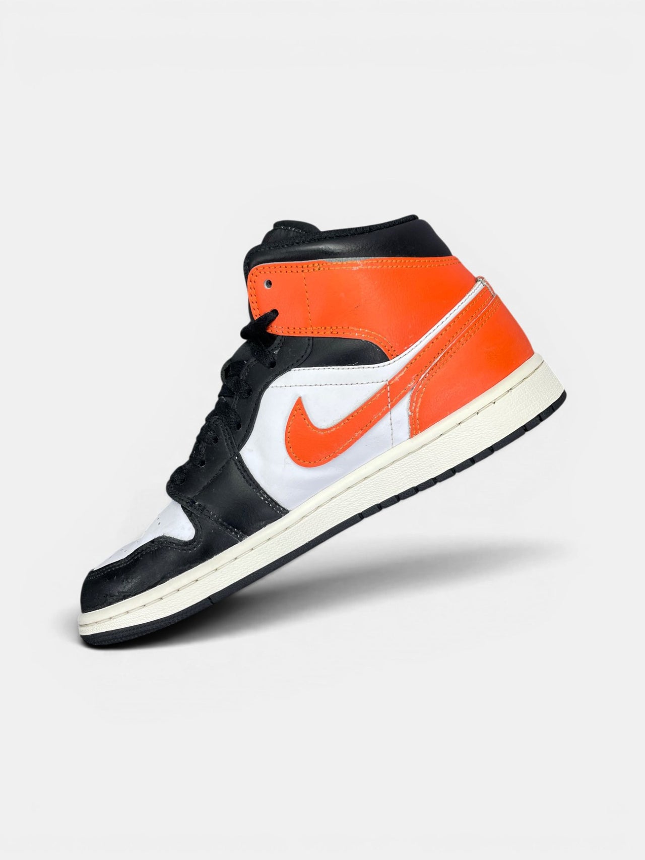 Nike Air Jordan 1 Mid Black Toe Orange — buty sportowe męskie w bardzo dobrym stanie rozmiar 42, wewnętrzny panel prawego buta
