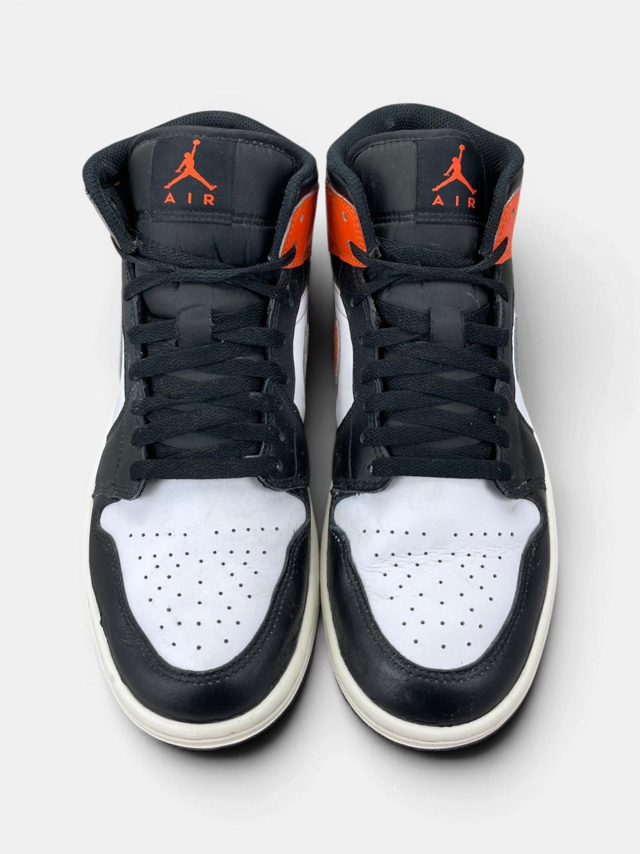 Nike Air Jordan 1 Mid Black Toe Orange — buty sportowe męskie w bardzo dobrym stanie rozmiar 42, widok z góry