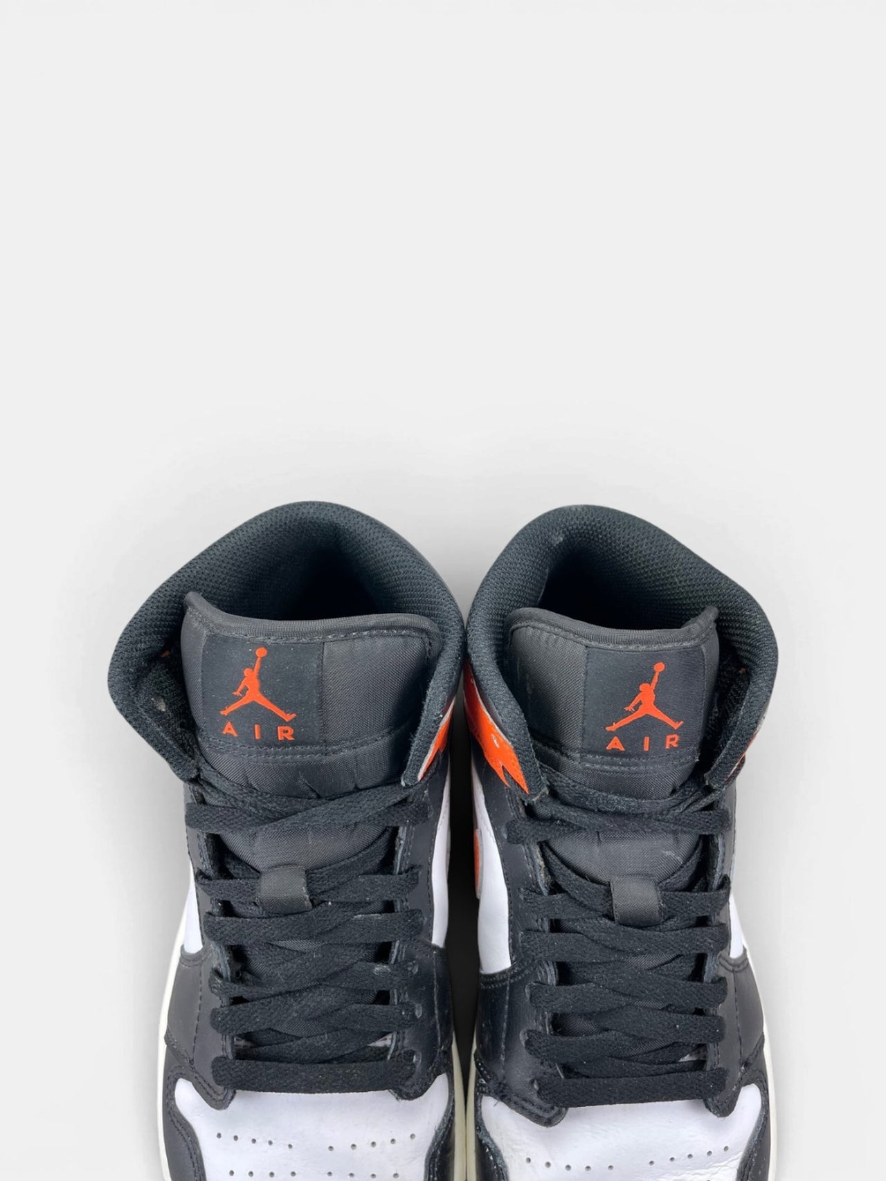 Nike Air Jordan 1 Mid Black Toe Orange — buty sportowe męskie w bardzo dobrym stanie rozmiar 42, zapiętki butów