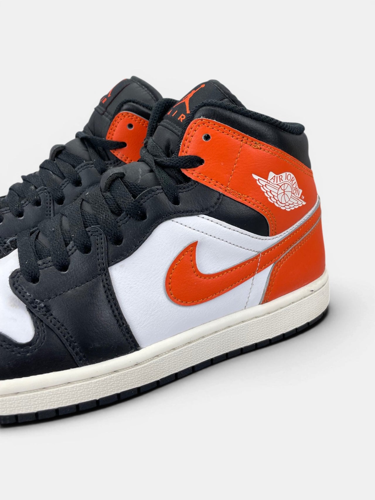 Nike Air Jordan 1 Mid Black Toe Orange — buty sportowe męskie w bardzo dobrym stanie rozmiar 42, opcjonalne zdjęcie 1