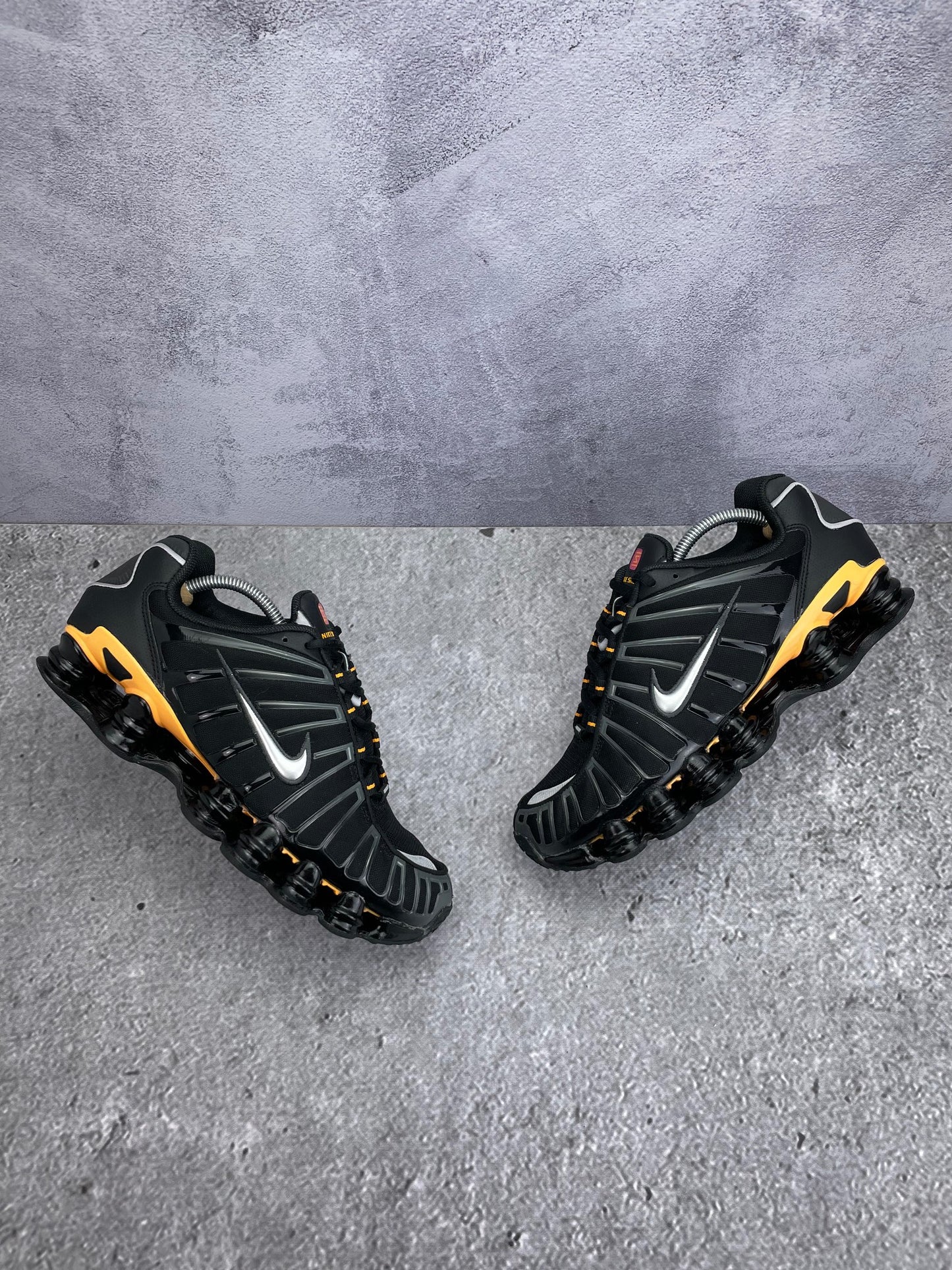 Nike Shox TL IF7119-001 - buty sportowe, widok z góry na zewnętrzną stronę butów