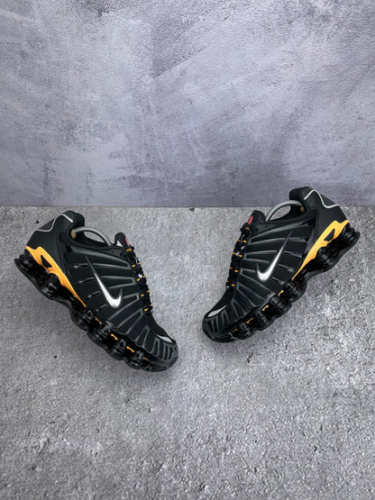 Nike Shox TL IF7119-001 - buty sportowe, widok z góry na zewnętrzną stronę butów