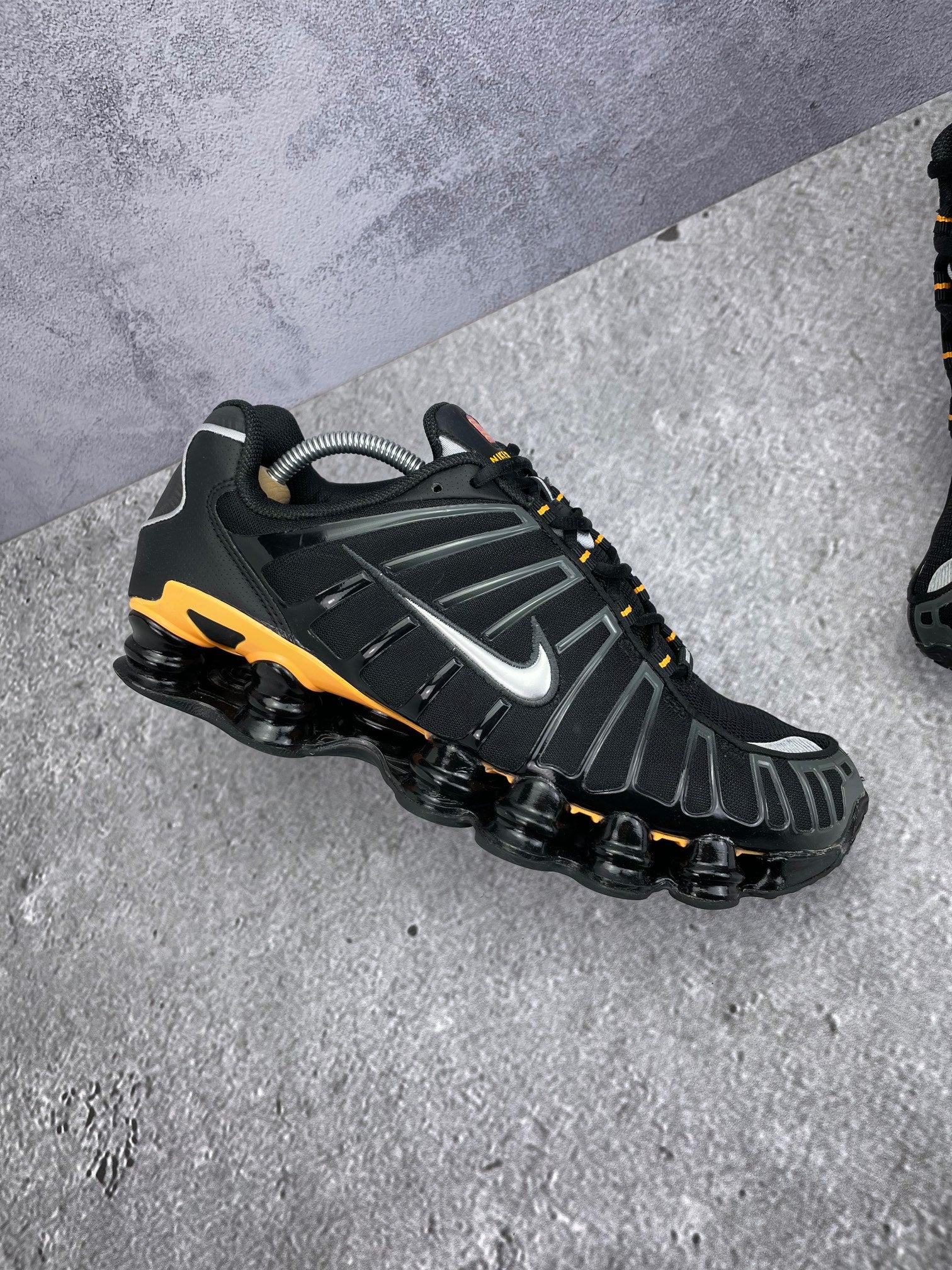 Nike Shox TL IF7119-001 - buty sportowe, zewnętrzny panel lewego buta
