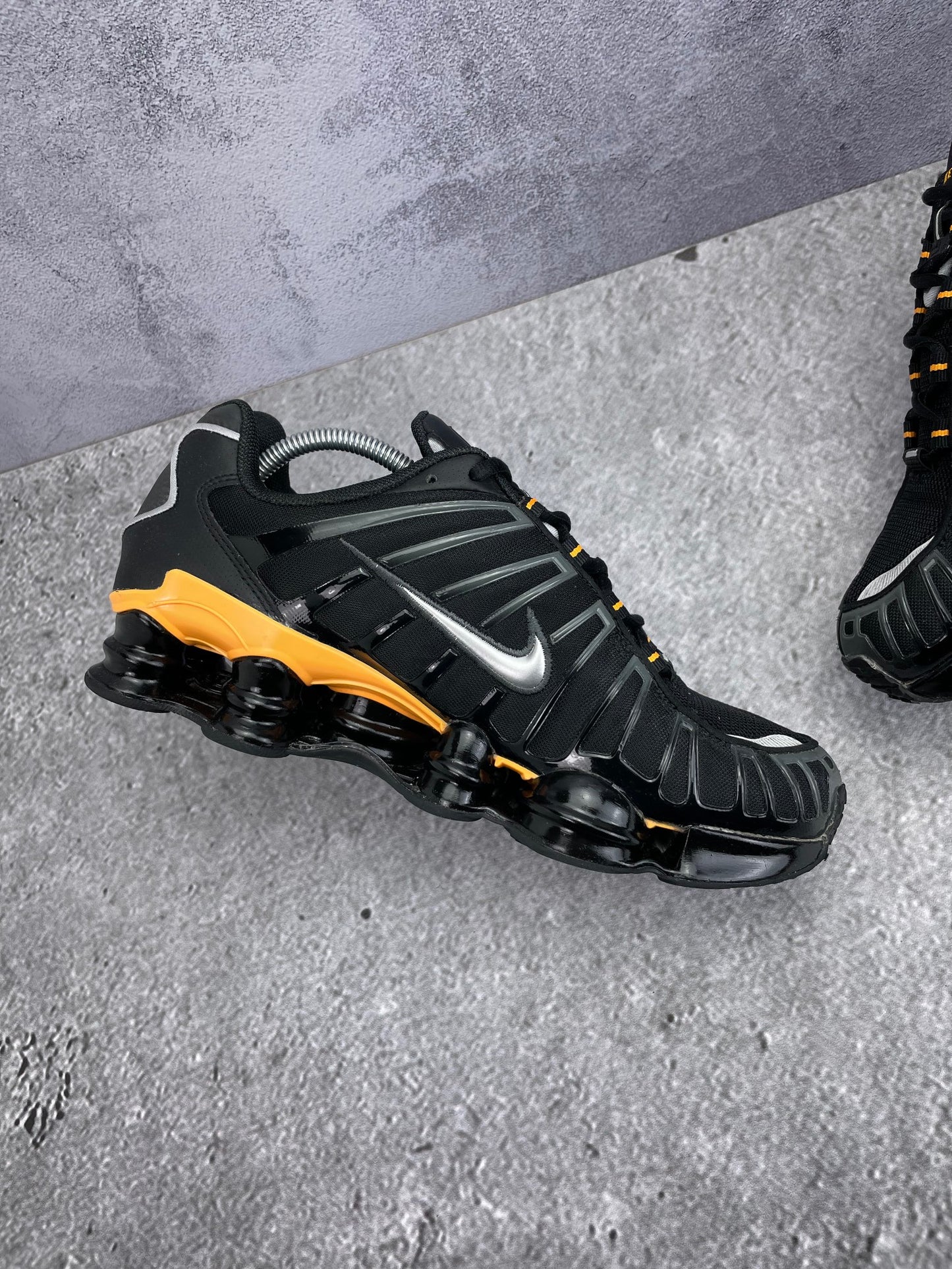 Nike Shox TL IF7119-001 - buty sportowe, wewnętrzny panel lewego buta