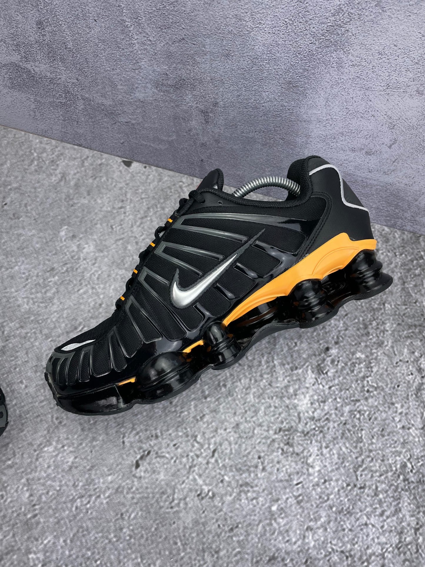 Nike Shox TL IF7119-001 - buty sportowe, wewnętrzny panel prawego buta