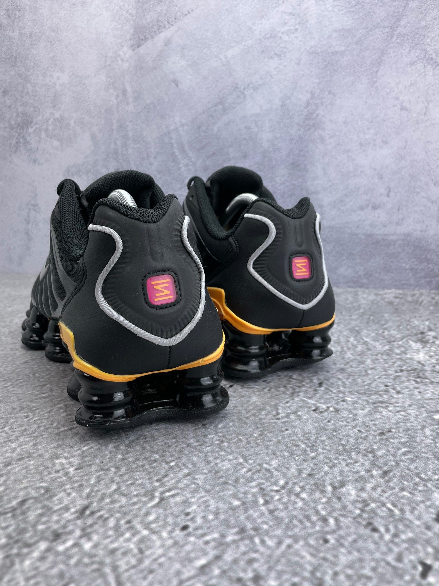 Nike Shox TL IF7119-001 - buty sportowe, widok z tyłu