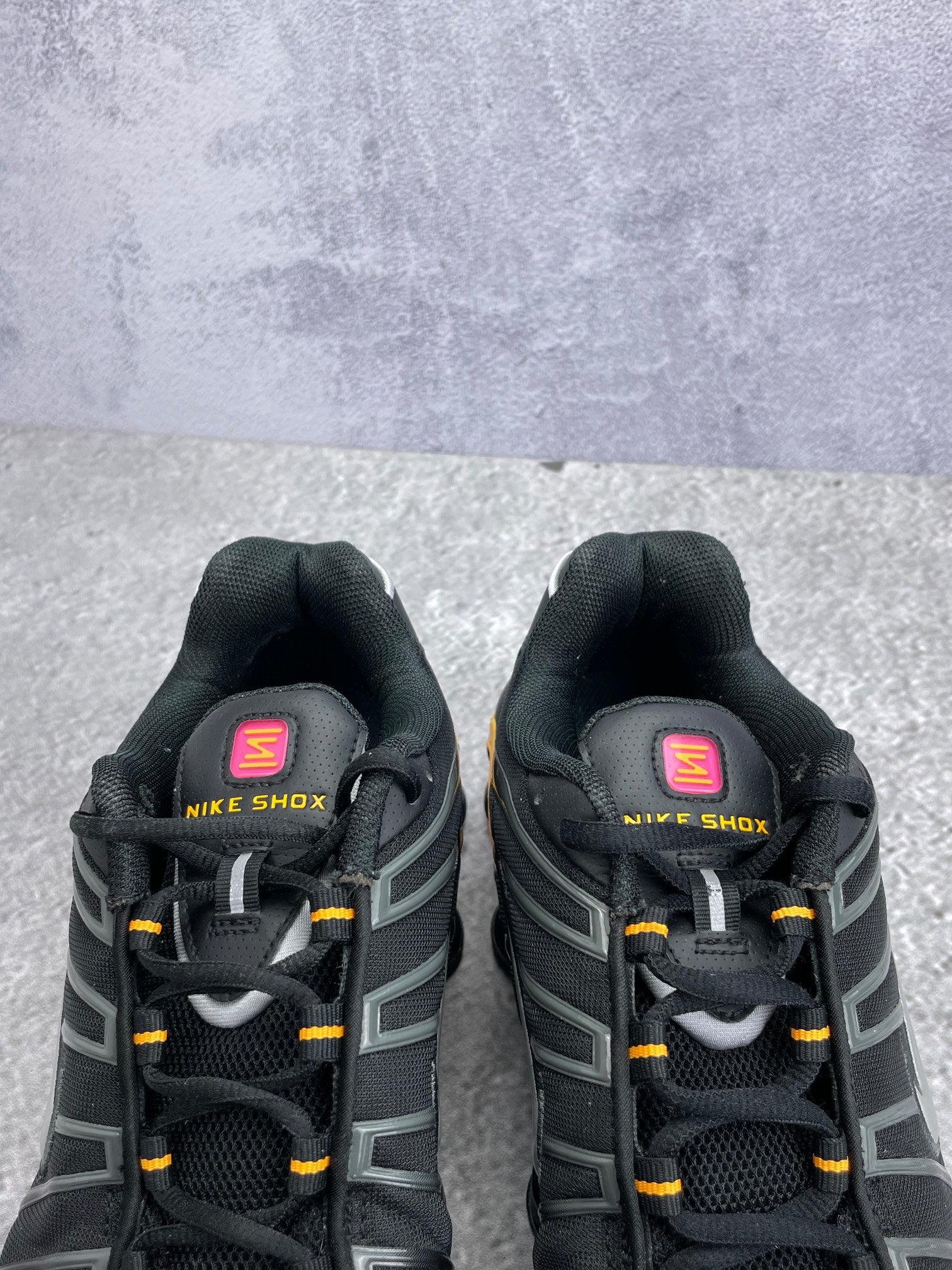 Nike Shox TL IF7119-001 - buty sportowe, zapiętki butów