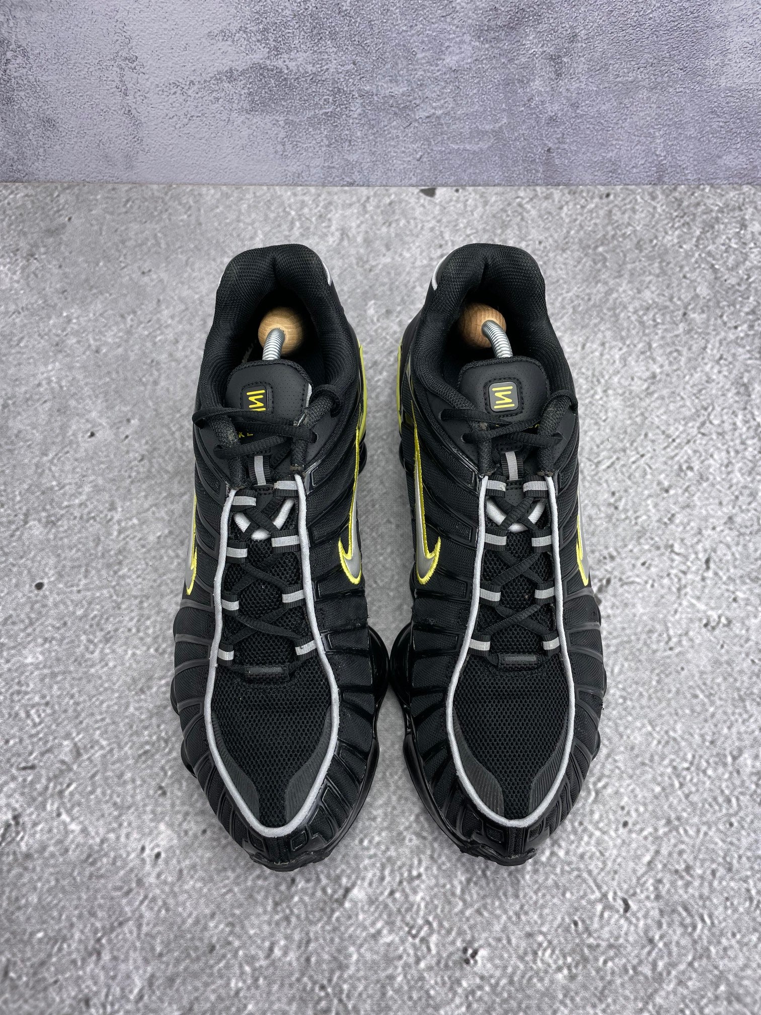 Nike Shox TL Black Dynamic Yellow - buty sportowe, widok z góry