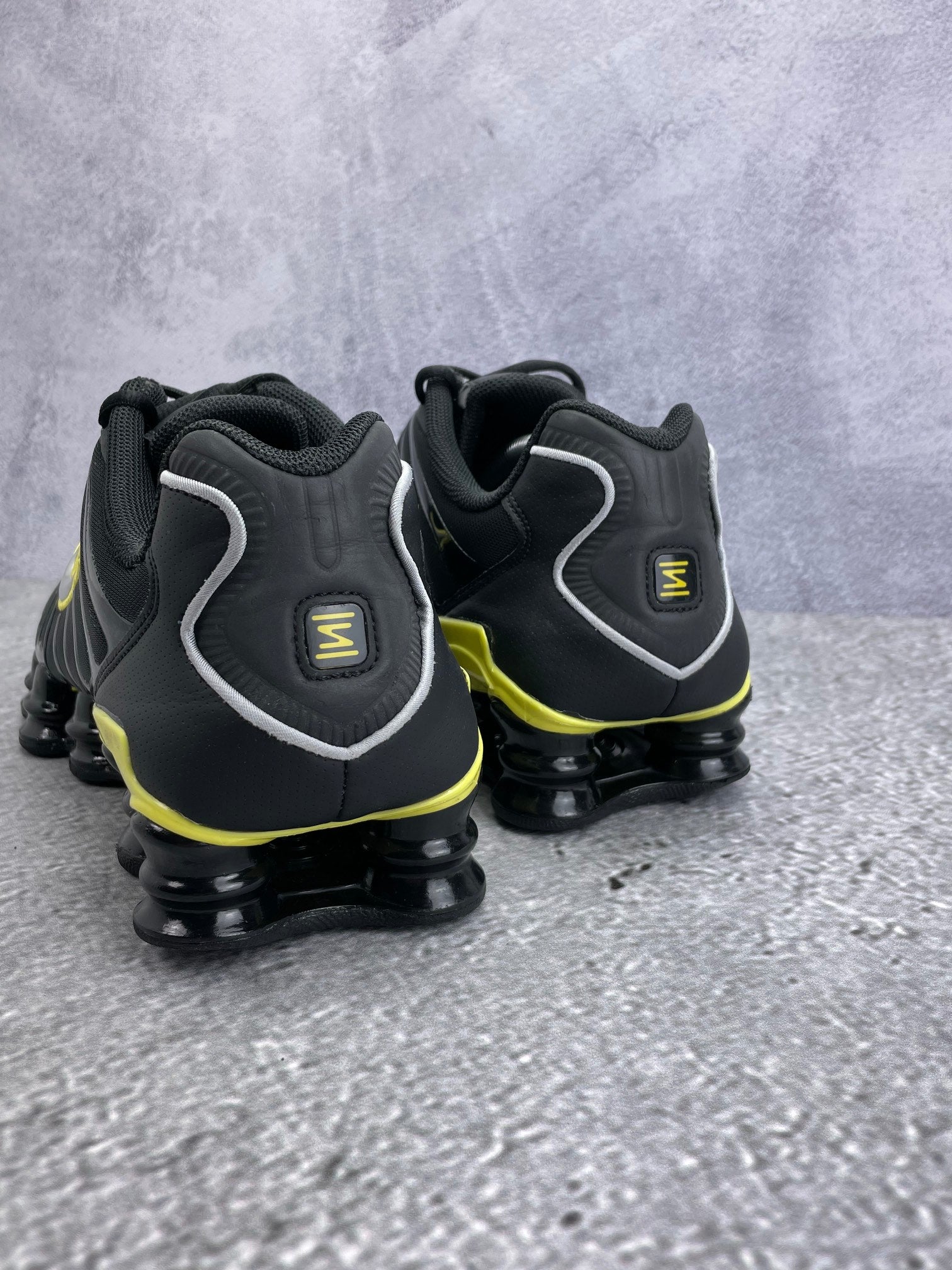 Nike Shox TL Black Dynamic Yellow - buty sportowe, widok z tyłu
