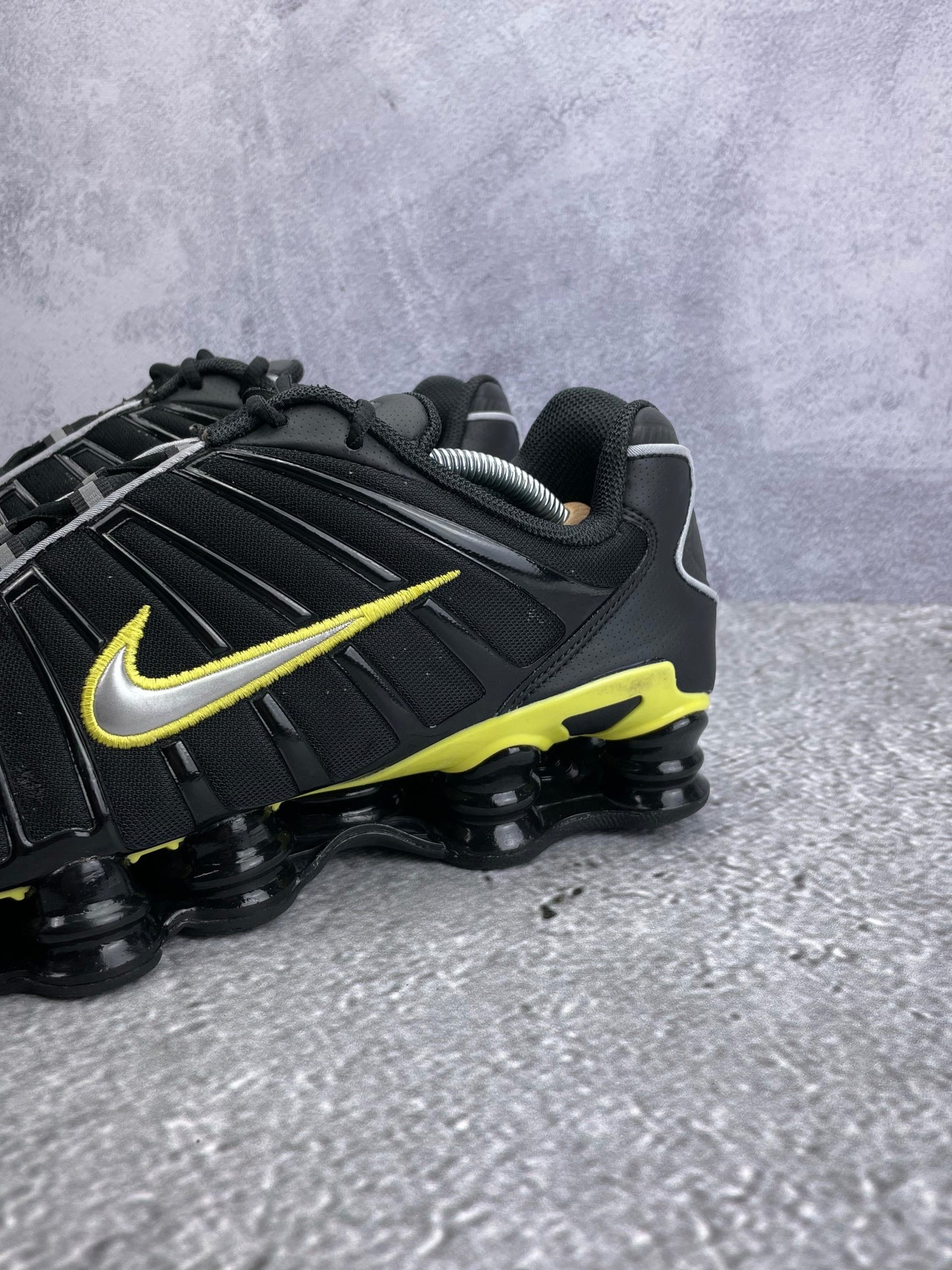 Nike Shox TL Black Dynamic Yellow - buty sportowe, metka