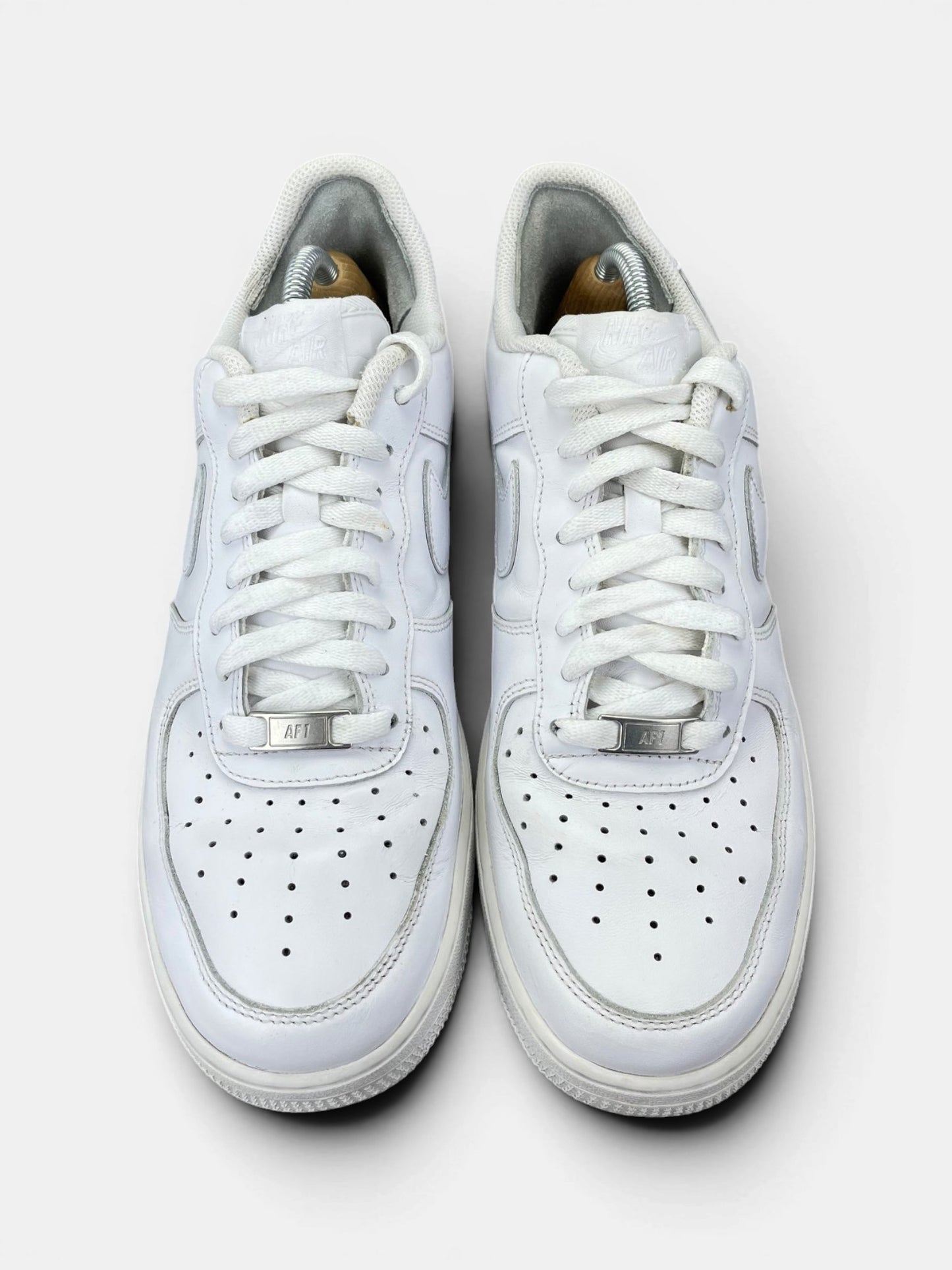 Nike Air Force 1 Low Triple White — buty sportowe męskie w bardzo dobrym stanie rozmiar 42.5, widok z góry
