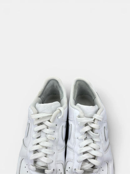 Nike Air Force 1 Low Triple White — buty sportowe męskie w bardzo dobrym stanie rozmiar 42.5, zapiętki butów