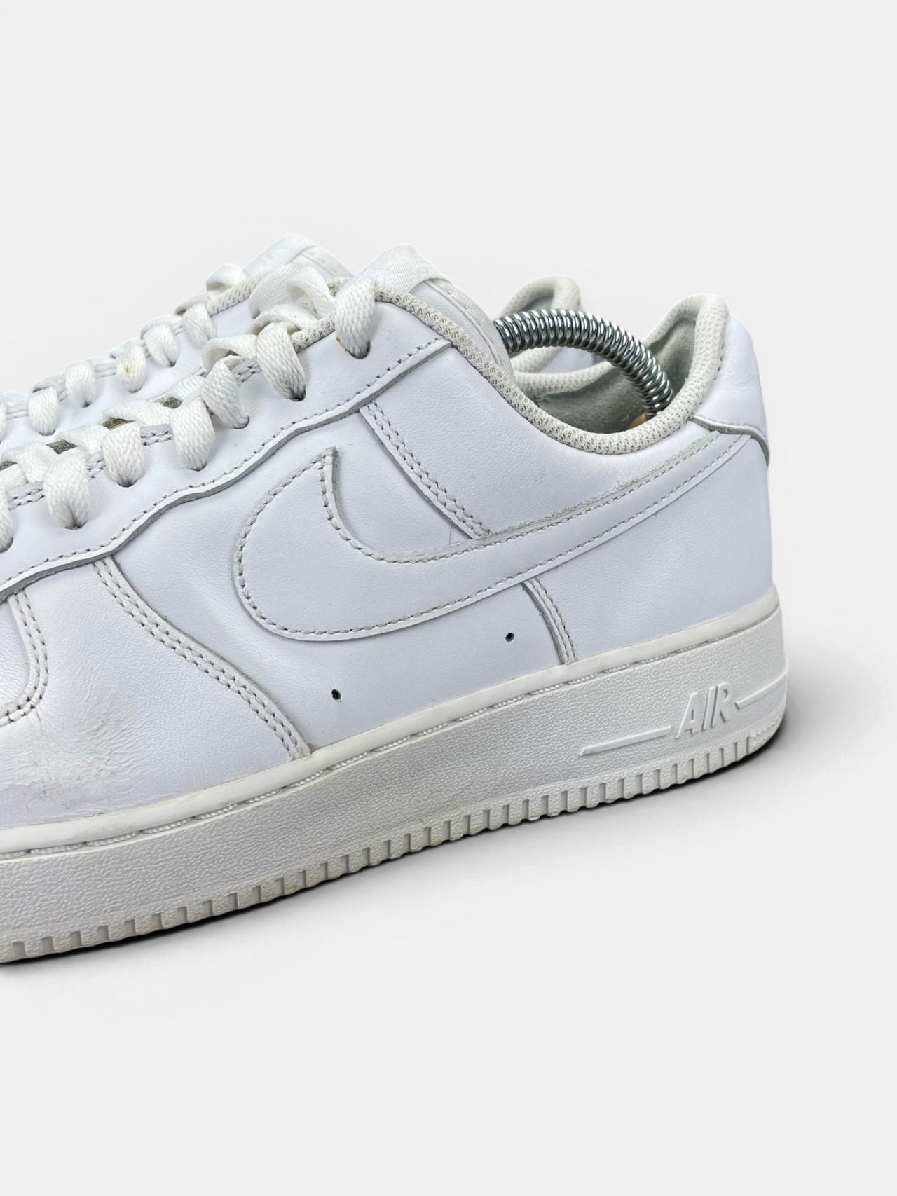 Nike Air Force 1 Low Triple White — buty sportowe męskie w bardzo dobrym stanie rozmiar 42.5, opcjonalne zdjęcie 1