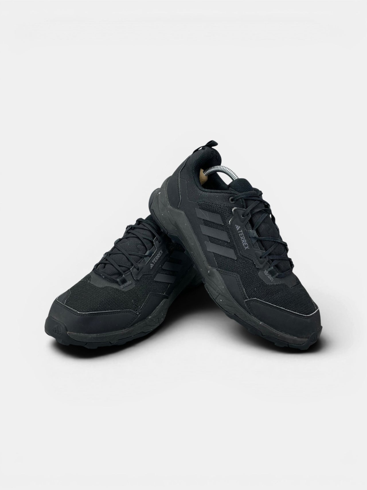 Adidas Terrex AX4 Black Carbon — buty sportowe męskie w bardzo dobrym stanie rozmiar 44, boczny profil