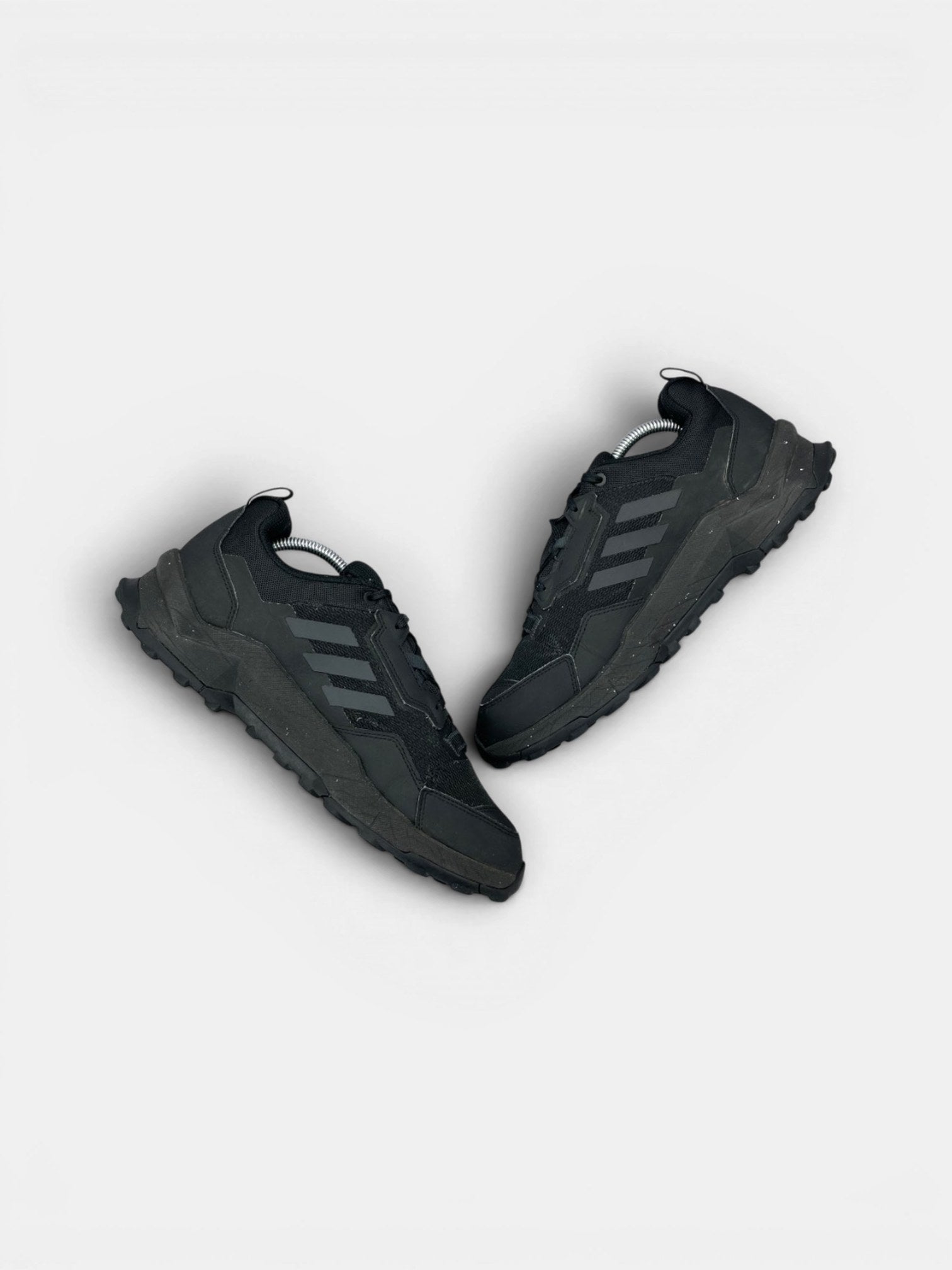 Adidas Terrex AX4 Black Carbon — buty sportowe męskie w bardzo dobrym stanie rozmiar 44, widok z góry na wewnętrzną stronę butów