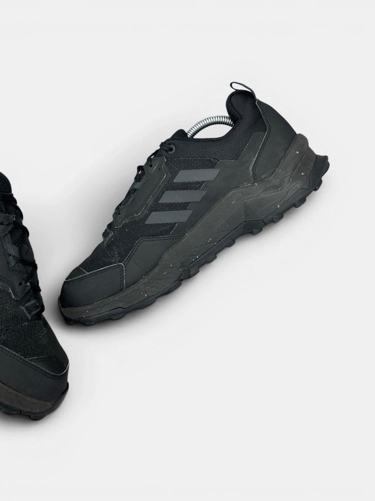 Adidas Terrex AX4 Black Carbon — buty sportowe męskie w bardzo dobrym stanie rozmiar 44, wewnętrzny panel prawego buta