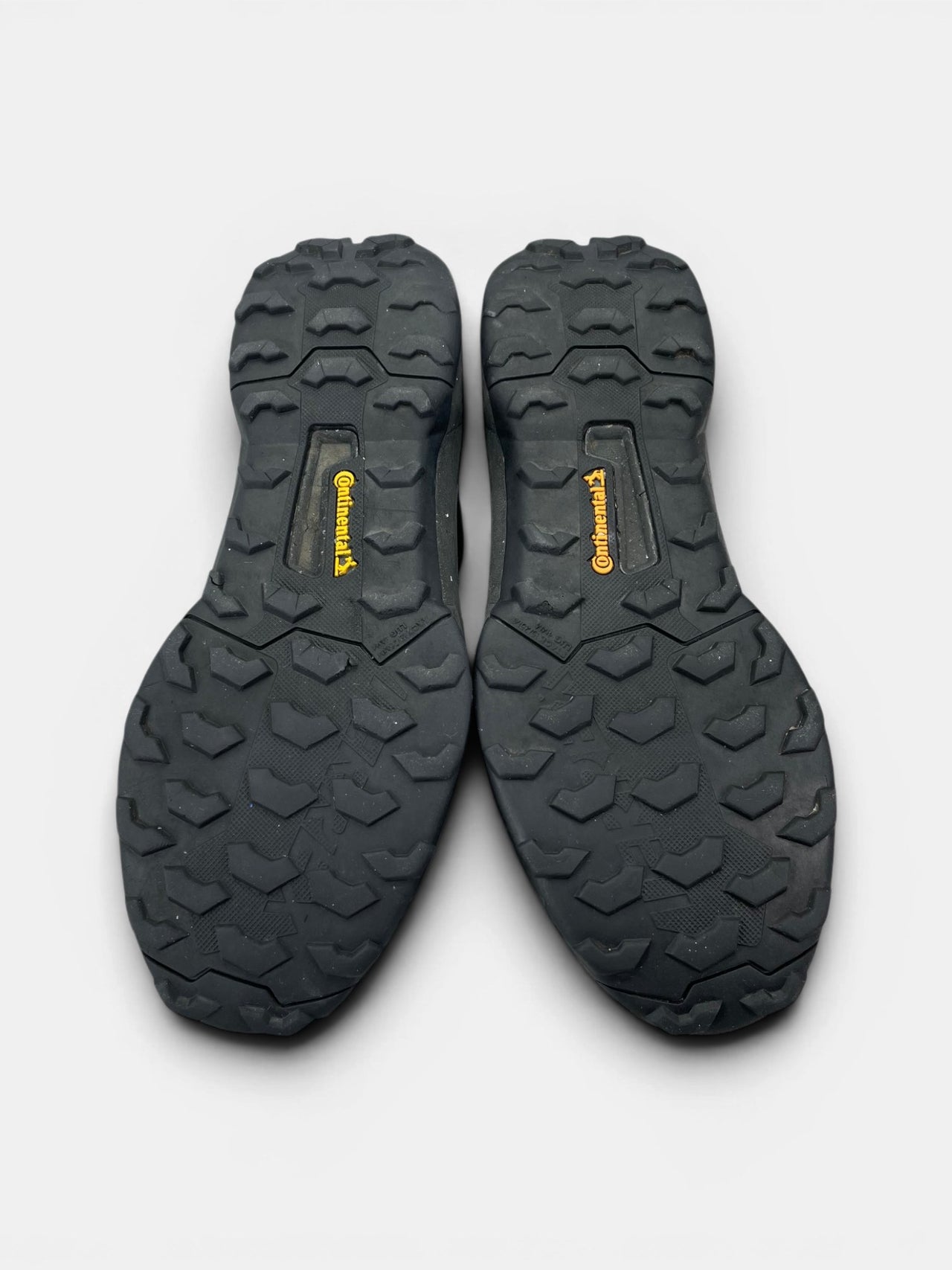 Adidas Terrex AX4 Black Carbon — buty sportowe męskie w bardzo dobrym stanie rozmiar 44, podeszwa