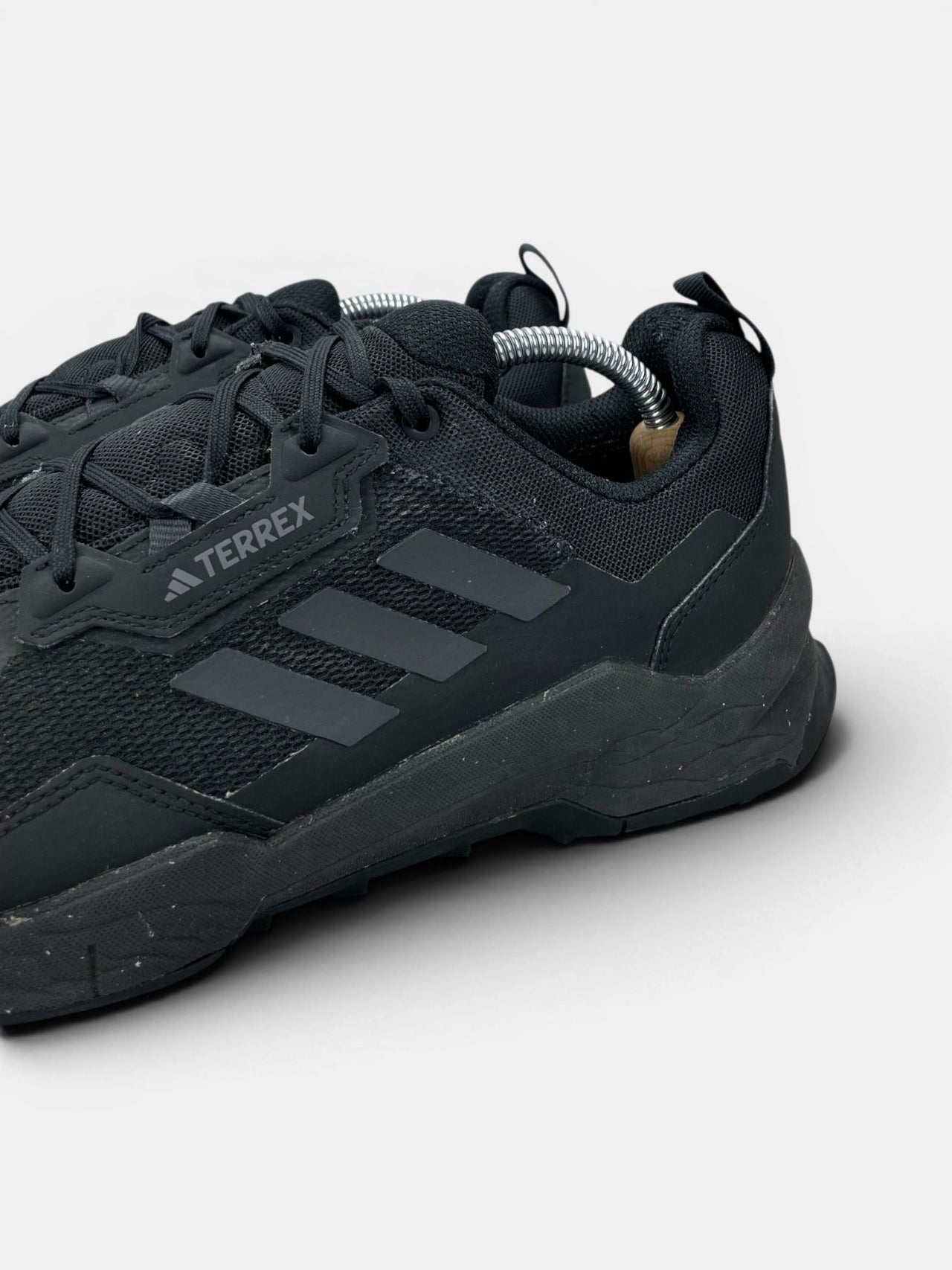 Adidas Terrex AX4 Black Carbon — buty sportowe męskie w bardzo dobrym stanie rozmiar 44, opcjonalne zdjęcie 1