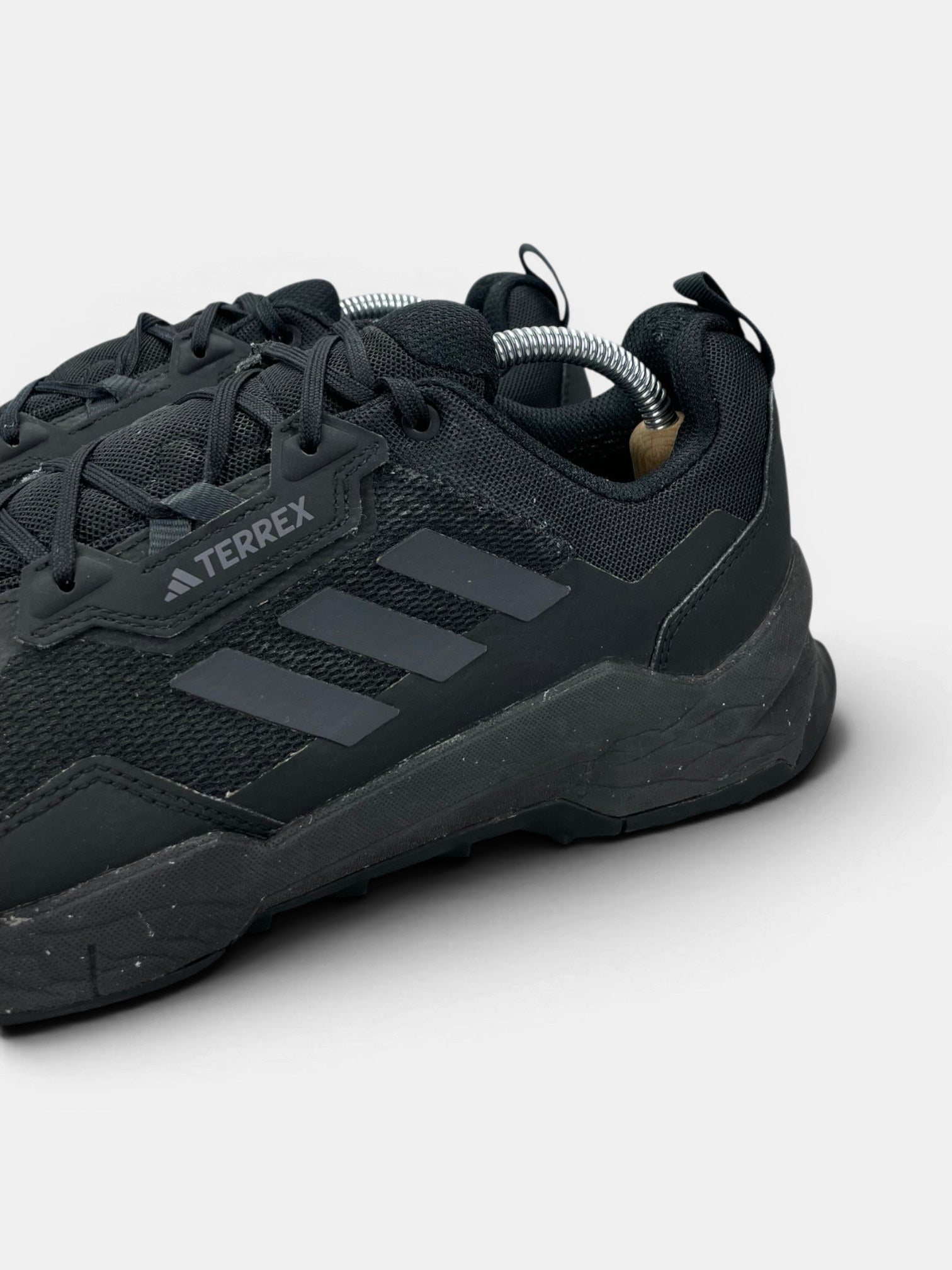 Adidas Terrex AX4 Black Carbon — buty sportowe męskie w bardzo dobrym stanie rozmiar 44, opcjonalne zdjęcie 1