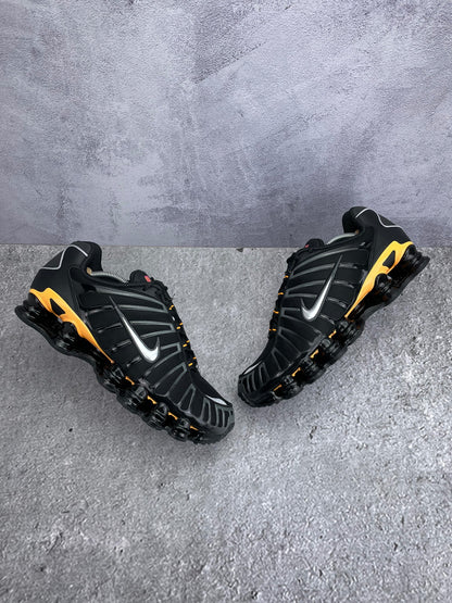 Nike Shox TL IF7119-001 - buty sportowe, widok z góry na zewnętrzną stronę butów