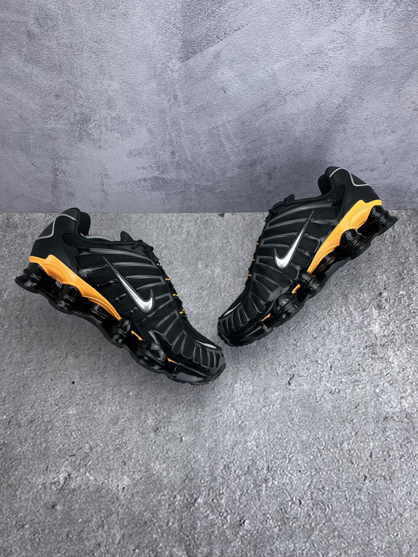 Nike Shox TL IF7119-001 - buty sportowe, zewnętrzny panel prawego buta