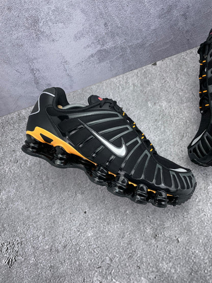 Nike Shox TL IF7119-001 - buty sportowe, zewnętrzny panel lewego buta