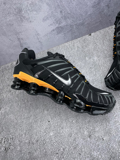 Nike Shox TL IF7119-001 - buty sportowe, wewnętrzny panel lewego buta