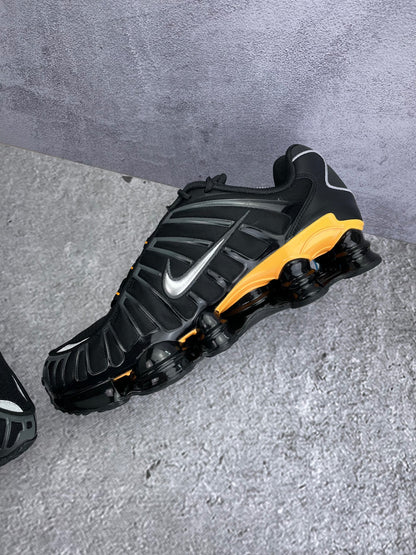 Nike Shox TL IF7119-001 - buty sportowe, wewnętrzny panel prawego buta
