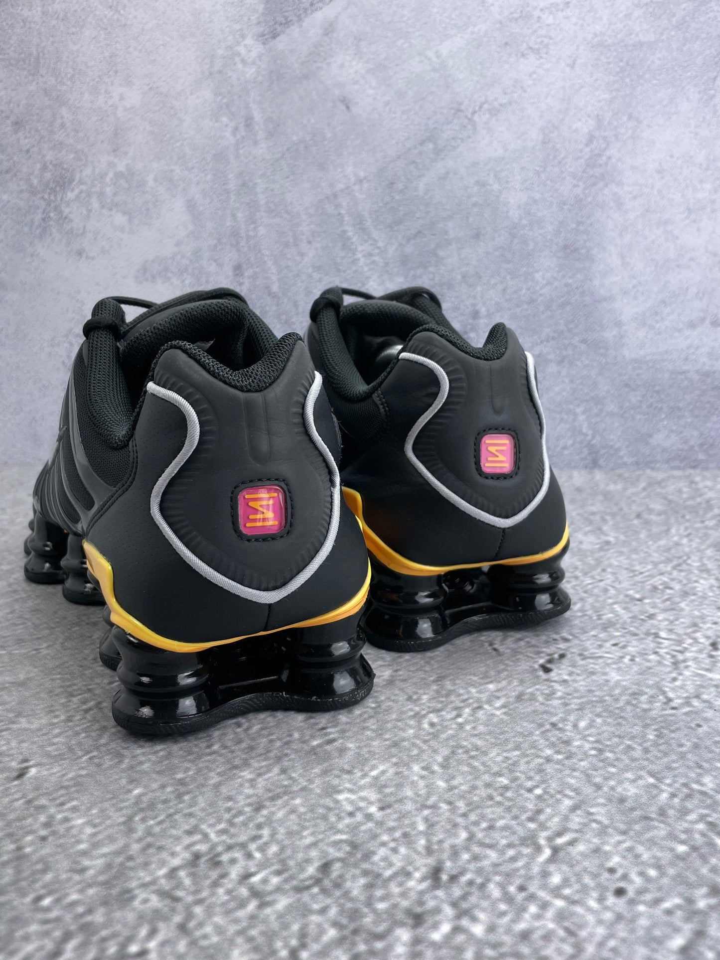 Nike Shox TL IF7119-001 - buty sportowe, widok z tyłu