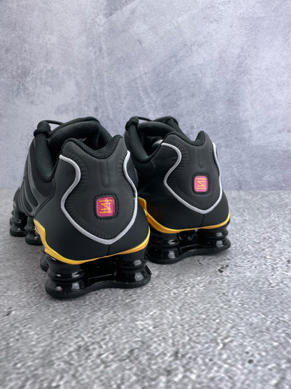 Nike Shox TL IF7119-001 - buty sportowe, widok z tyłu