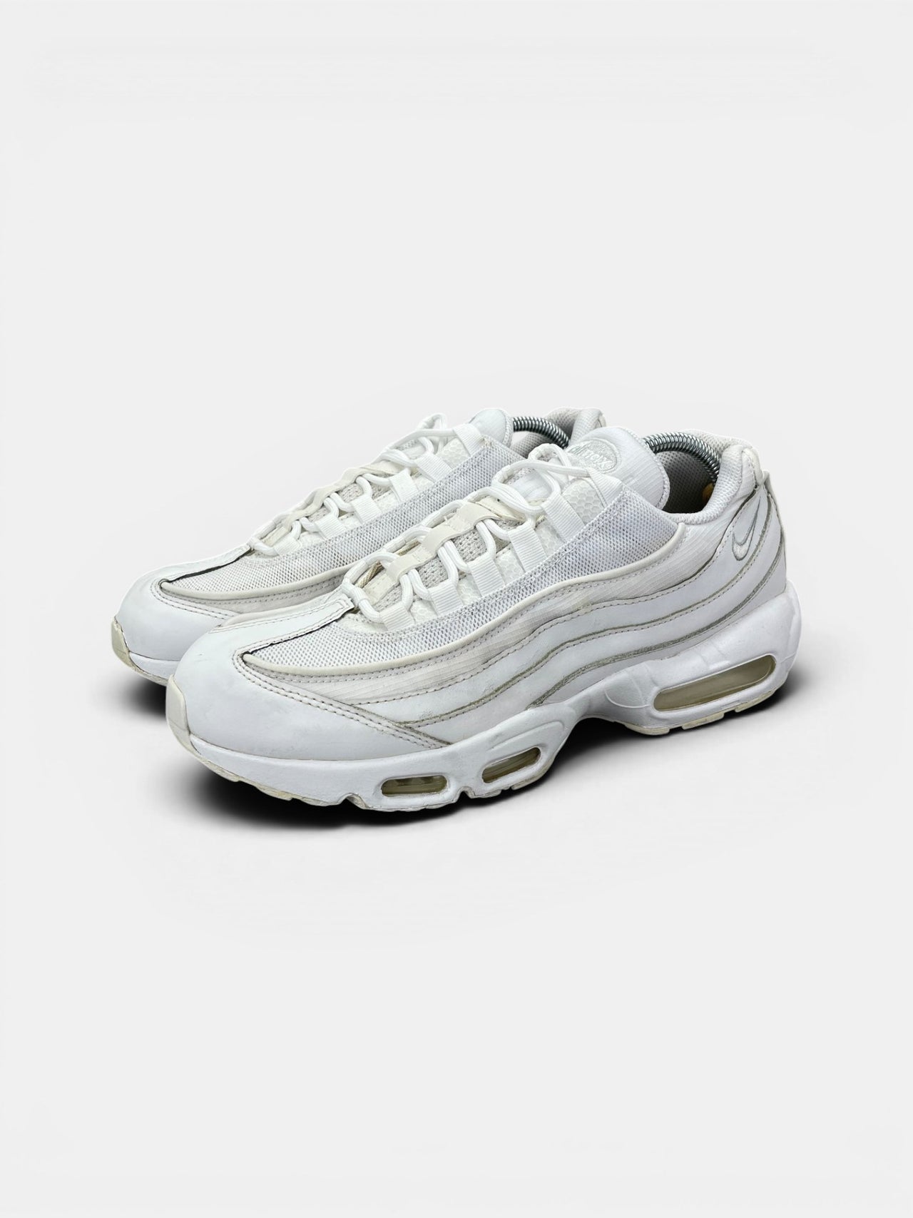 Nike Air Max 95 Essential Triple White — buty sportowe męskie w bardzo dobrym stanie rozmiar 43, widok z boku