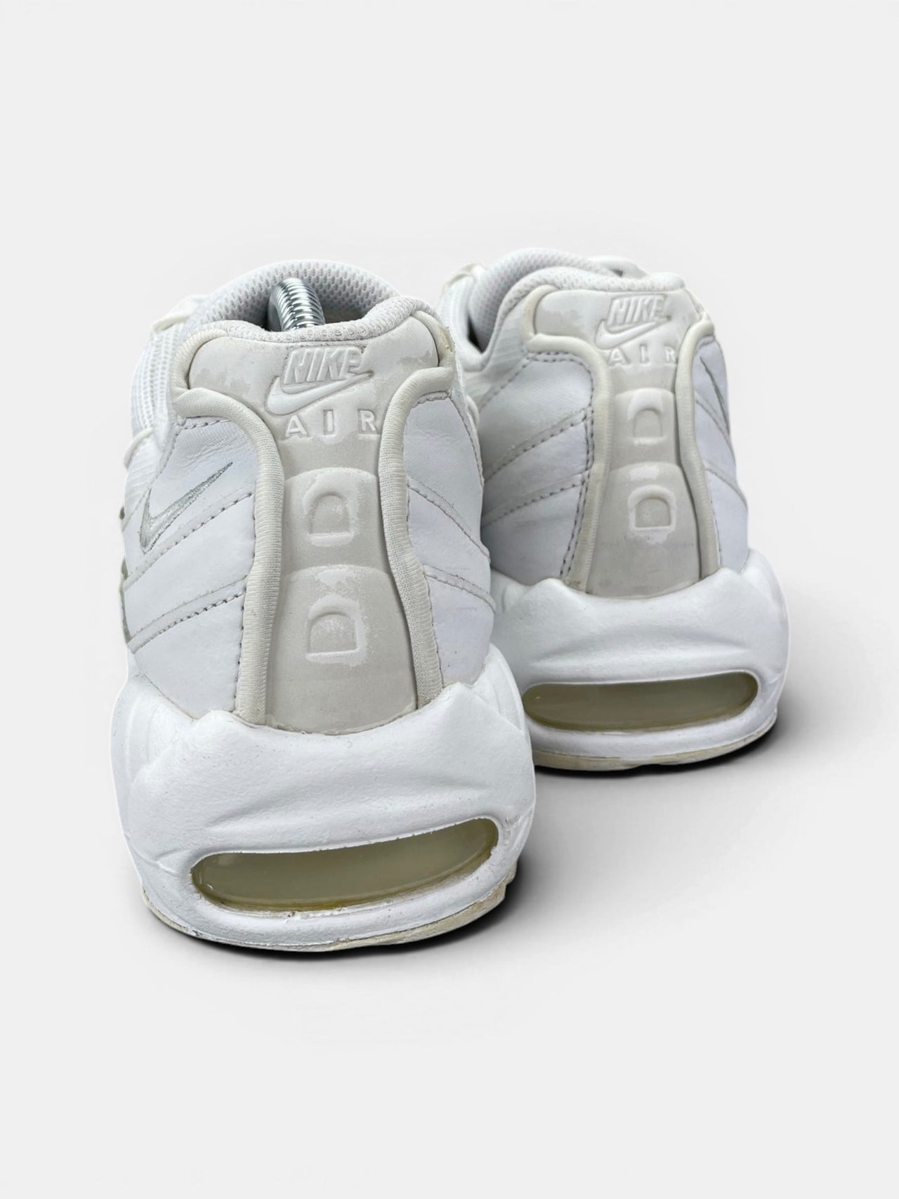 Nike Air Max 95 Essential Triple White — buty sportowe męskie w bardzo dobrym stanie rozmiar 43, widok z tyłu