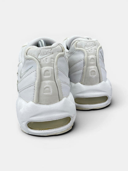 Nike Air Max 95 Essential Triple White — buty sportowe męskie w bardzo dobrym stanie rozmiar 43, widok z tyłu