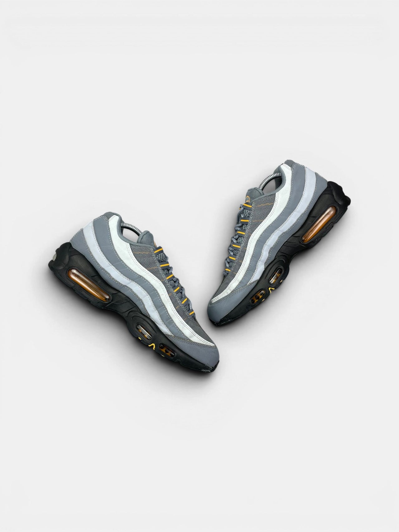 Nike Air Max 95 Cool Grey Sundial — buty sportowe męskie w bardzo dobrym stanie rozmiar 44, widok z góry na wewnętrzną stronę butów
