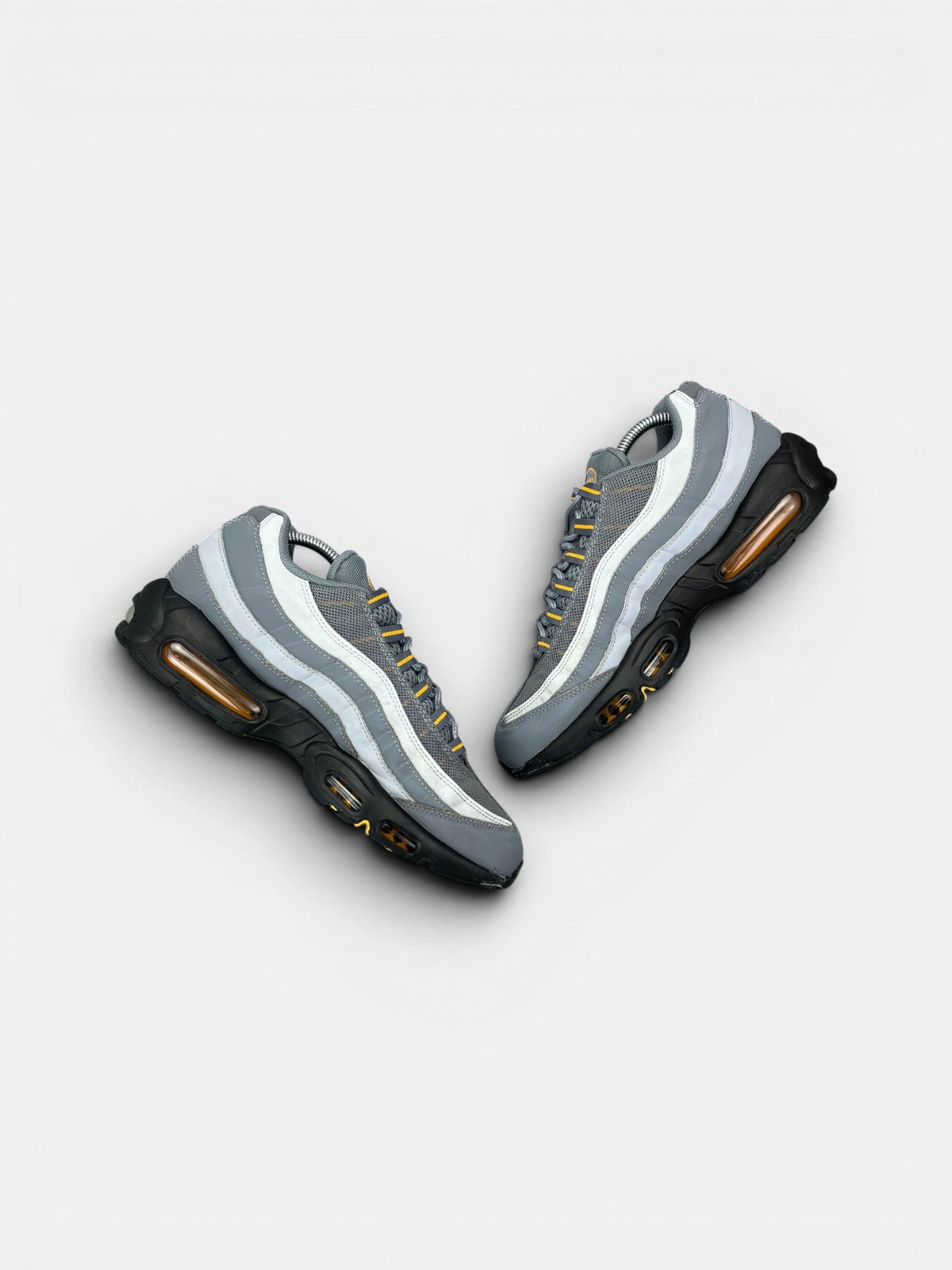 Nike Air Max 95 Cool Grey Sundial — buty sportowe męskie w bardzo dobrym stanie rozmiar 44, widok z góry na wewnętrzną stronę butów