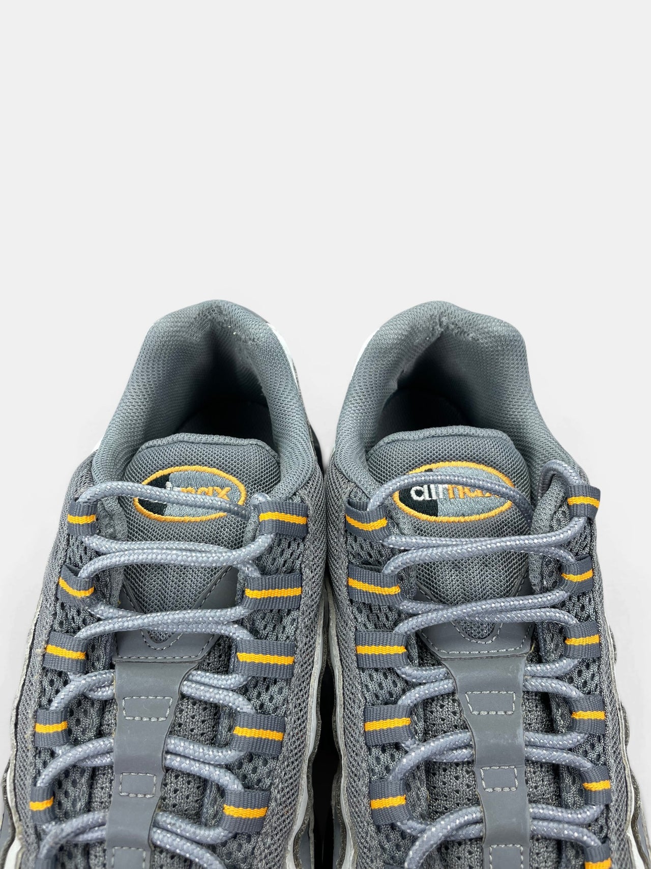 Nike Air Max 95 Cool Grey Sundial — buty sportowe męskie w bardzo dobrym stanie rozmiar 44, zapiętki butów