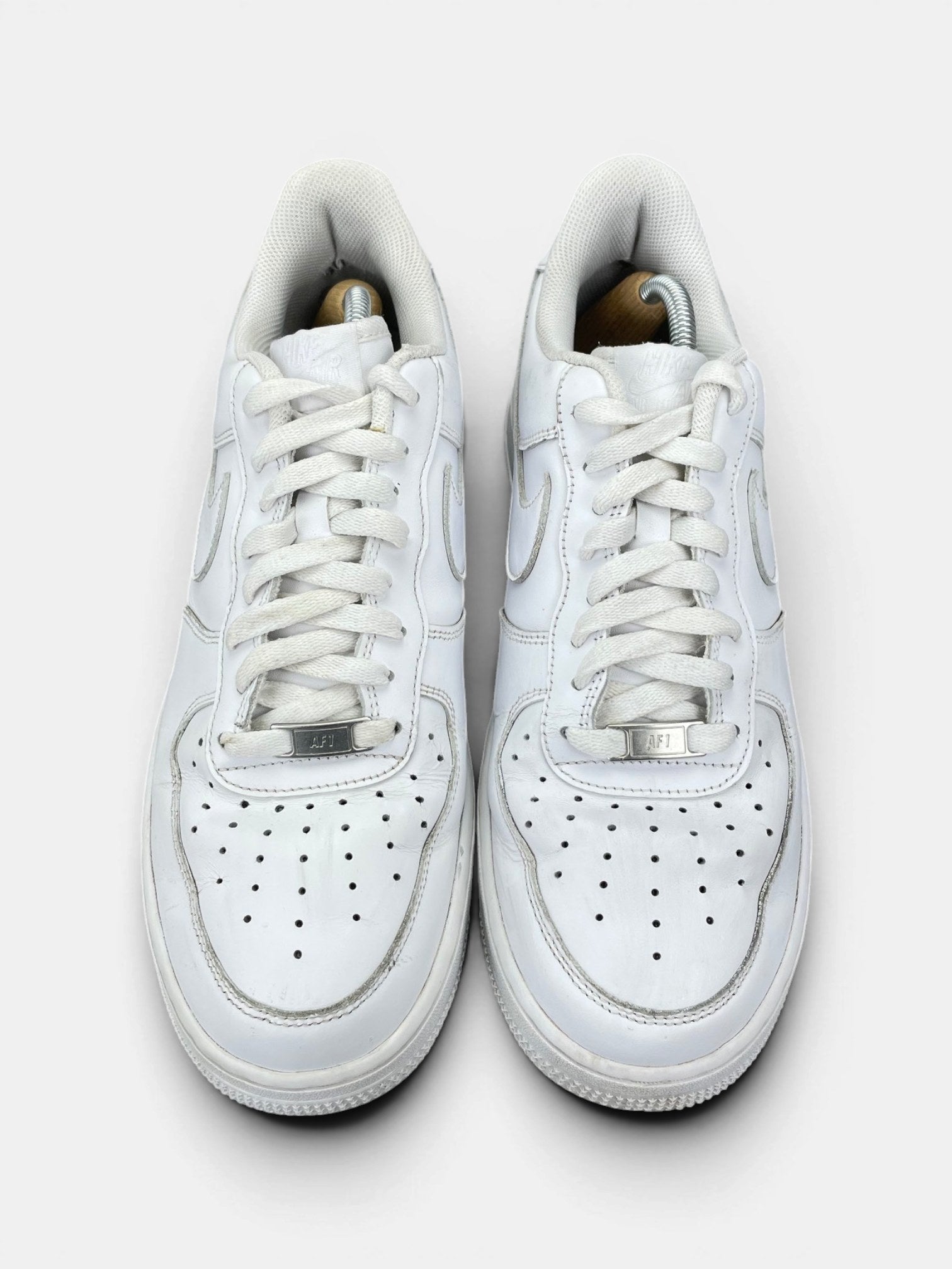 Nike Air Force 1 Low Triple White — buty sportowe męskie w bardzo dobrym stanie rozmiar 44.5, widok z góry