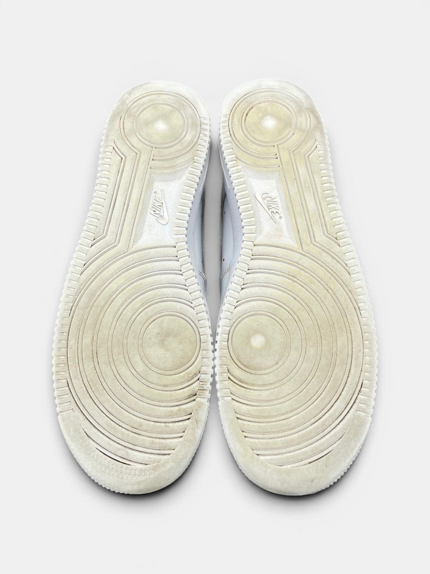 Nike Air Force 1 Low Triple White — buty sportowe męskie w bardzo dobrym stanie rozmiar 44.5, podeszwa