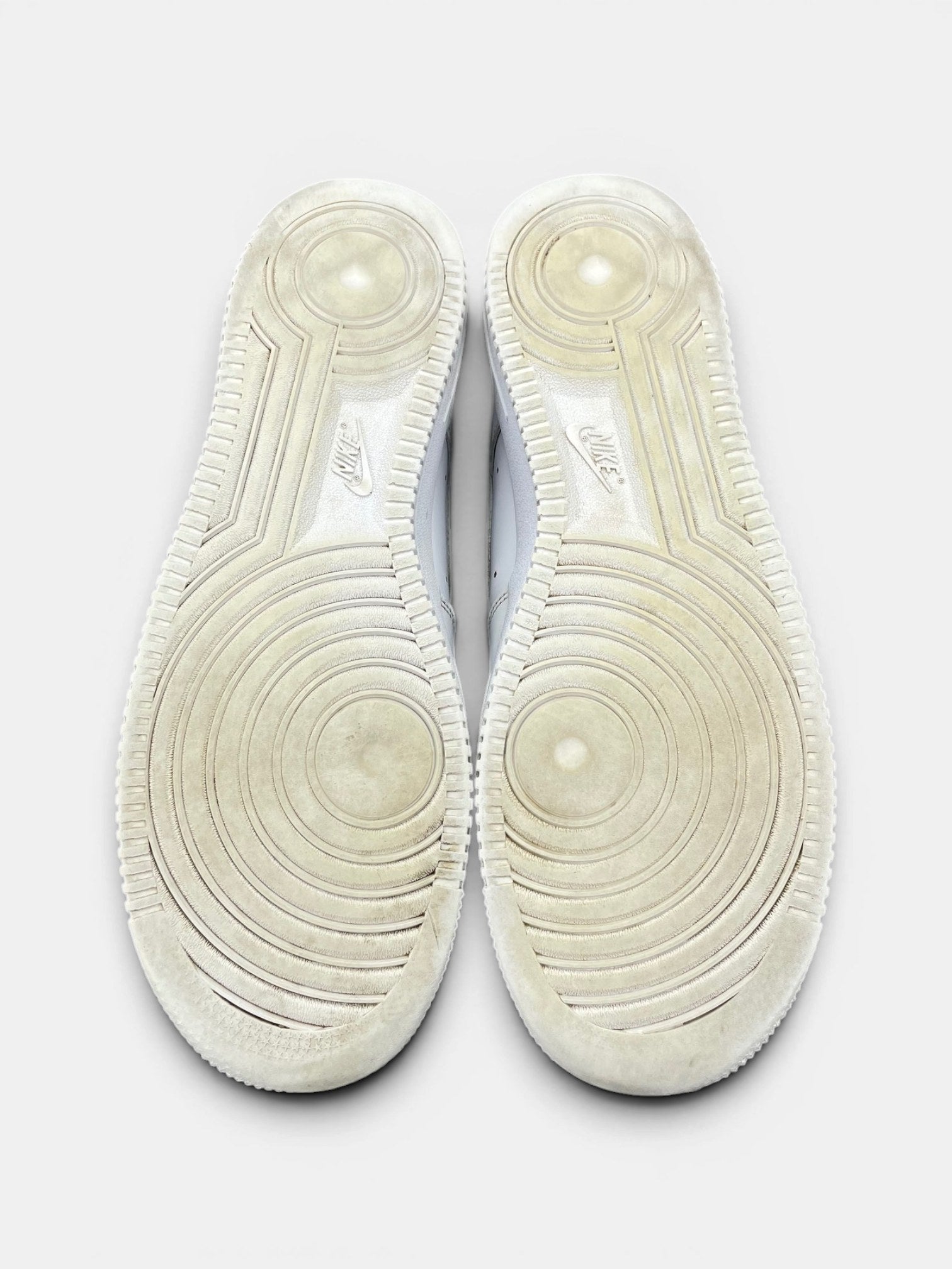 Nike Air Force 1 Low Triple White — buty sportowe męskie w bardzo dobrym stanie rozmiar 44.5, podeszwa