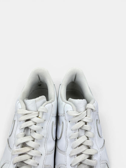 Nike Air Force 1 Low Triple White — buty sportowe męskie w bardzo dobrym stanie rozmiar 44.5, zapiętki butów