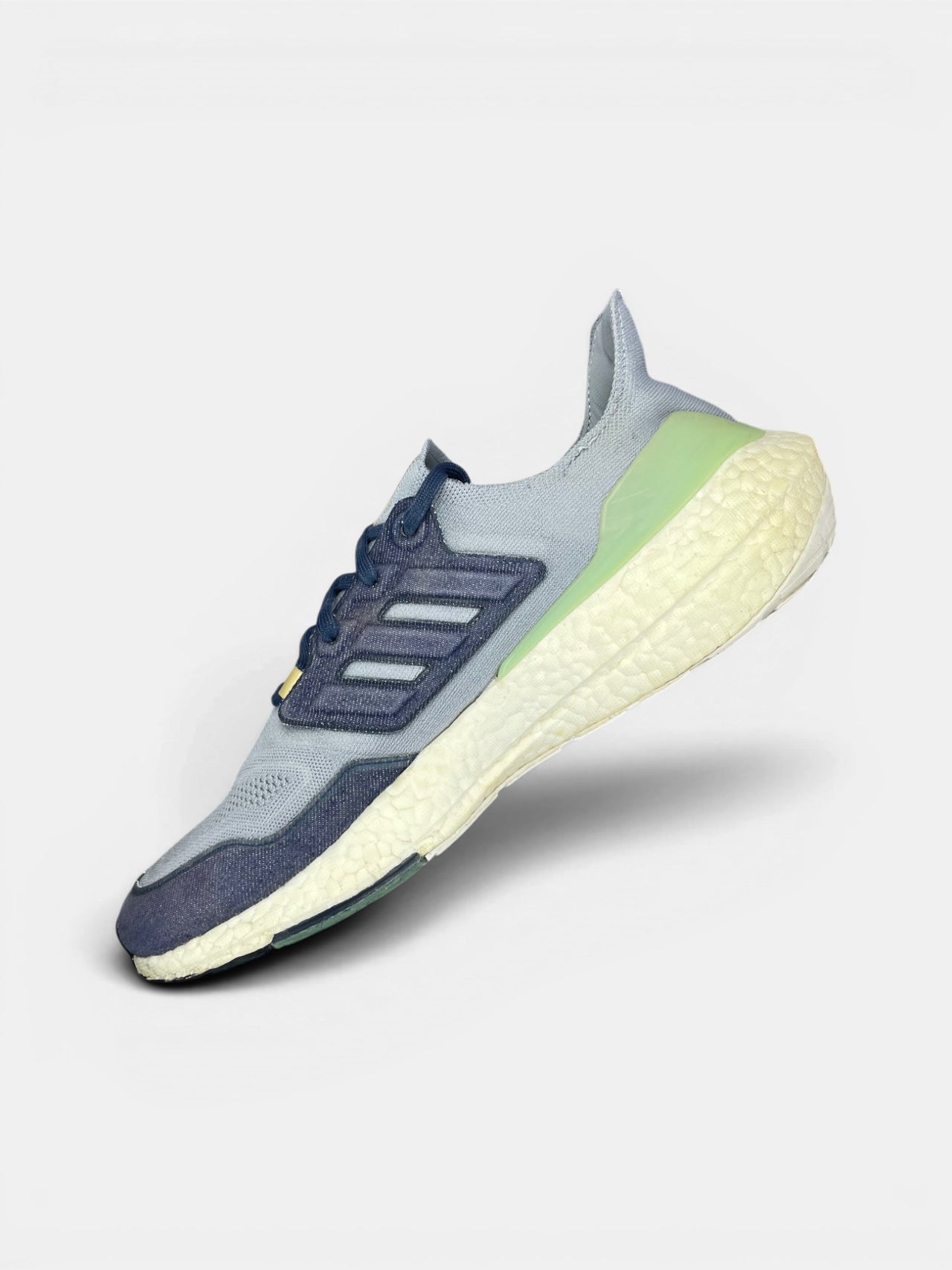 Adidas Ultraboost 22 Halo Silver — buty sportowe męskie w bardzo dobrym stanie rozmiar 47 1/3, wewnętrzny panel prawego buta