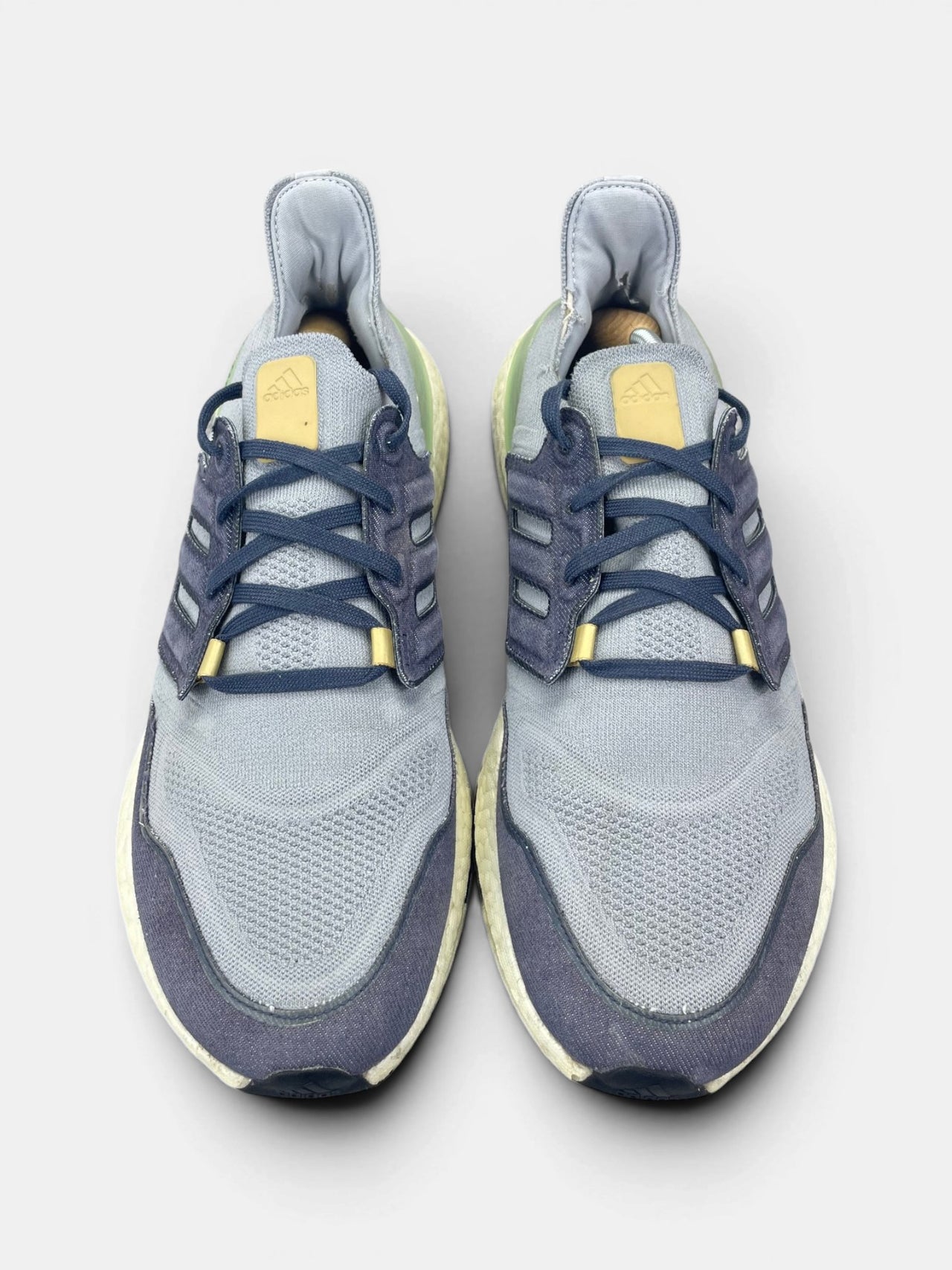 Adidas Ultraboost 22 Halo Silver — buty sportowe męskie w bardzo dobrym stanie rozmiar 47 1/3, widok z góry