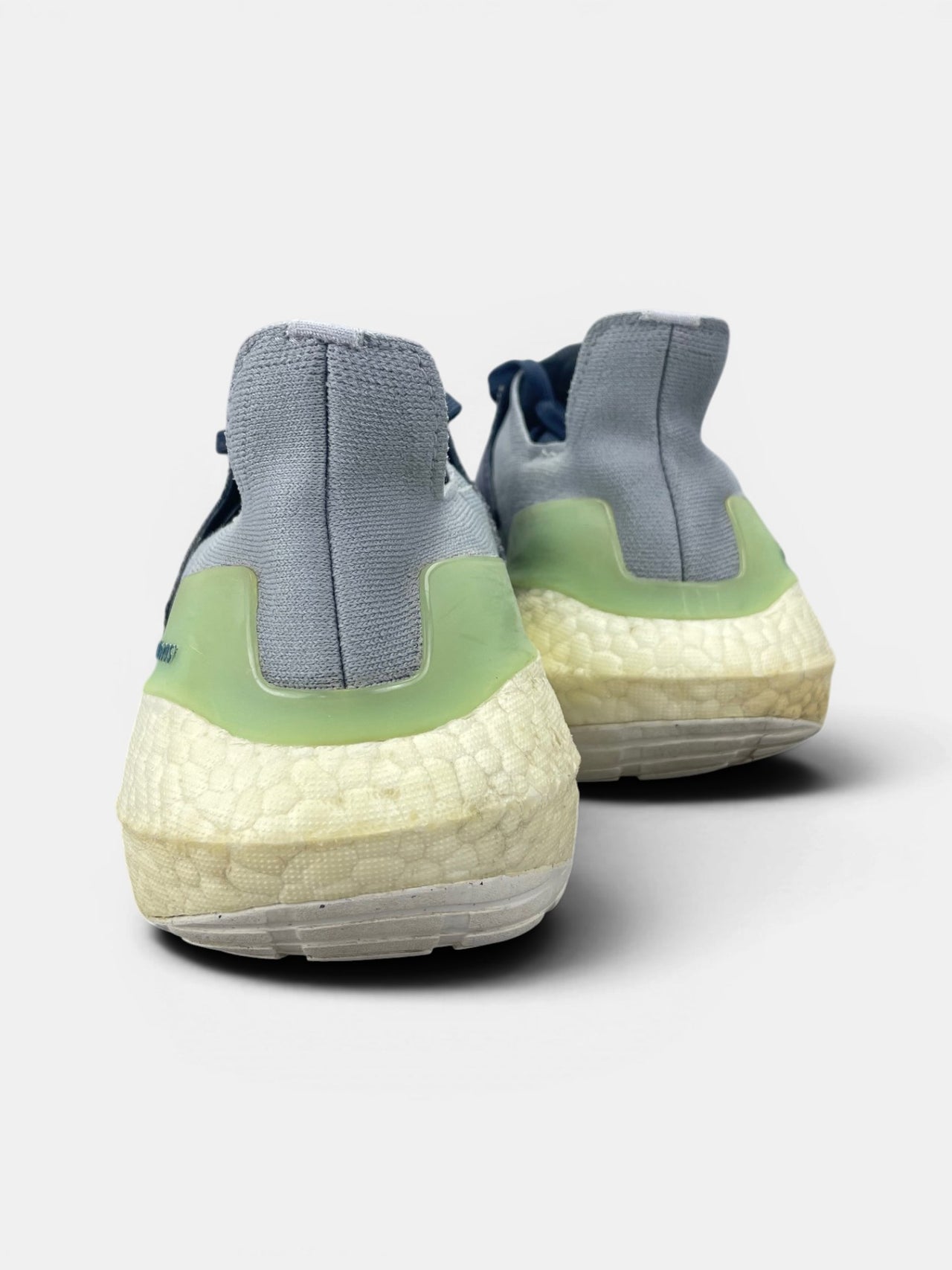 Adidas Ultraboost 22 Halo Silver — buty sportowe męskie w bardzo dobrym stanie rozmiar 47 1/3, widok z tyłu