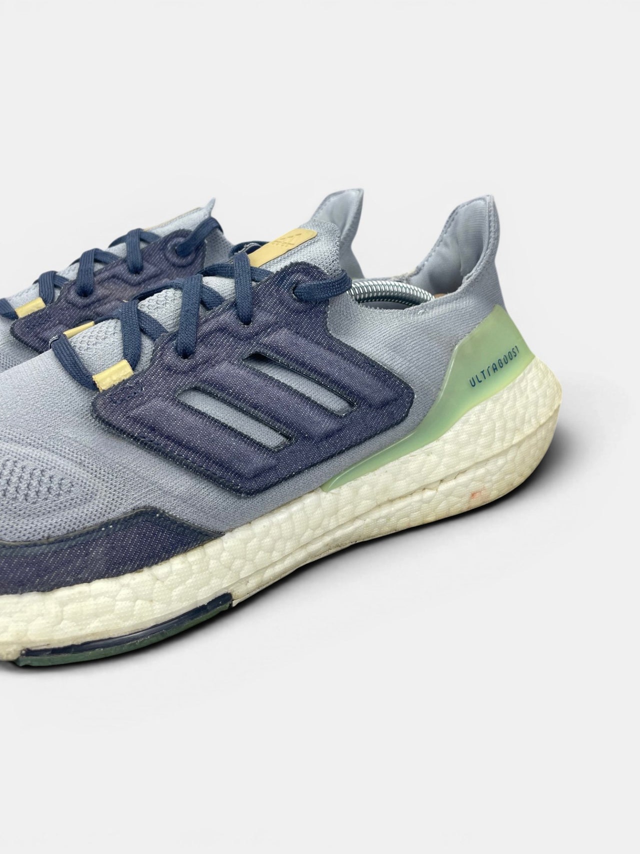 Adidas Ultraboost 22 Halo Silver — buty sportowe męskie w bardzo dobrym stanie rozmiar 47 1/3, opcjonalne zdjęcie 1