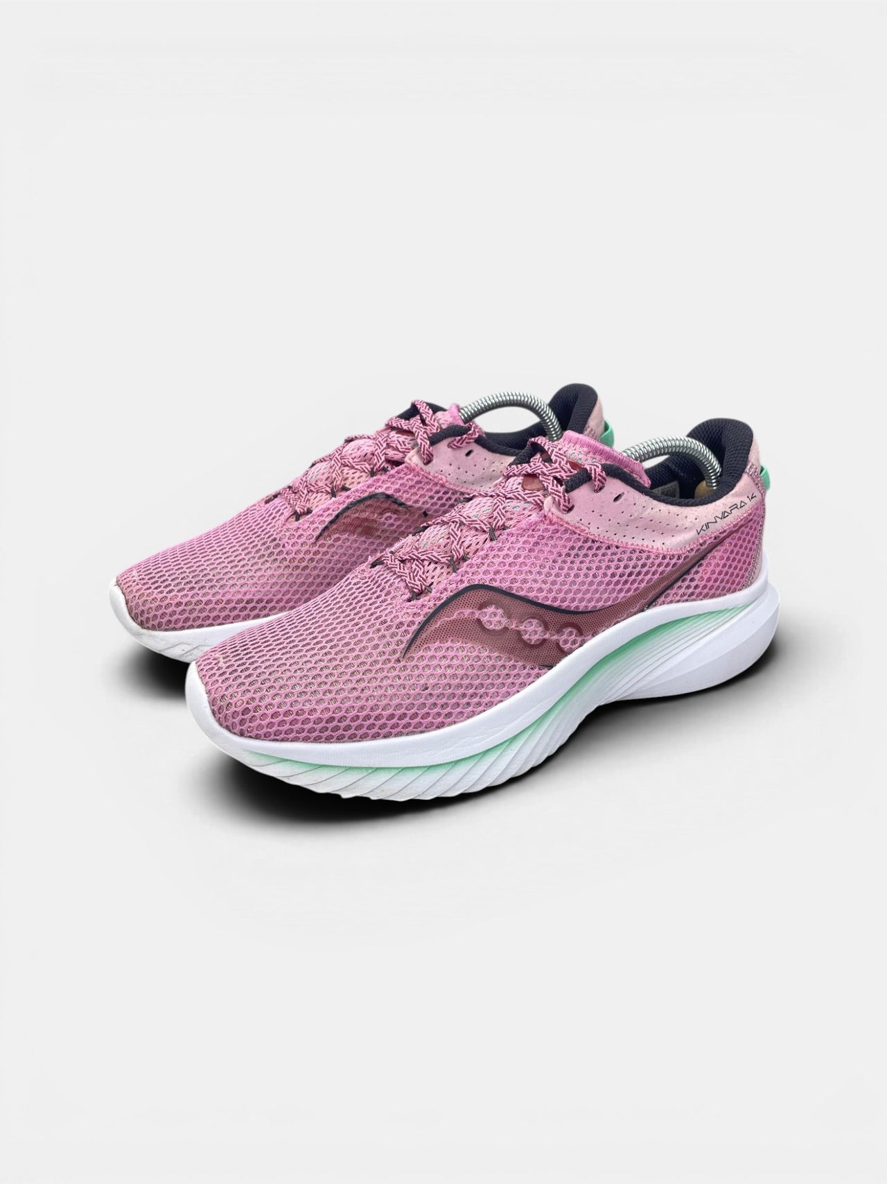 Saucony Sneakers — buty sportowe damskie w bardzo dobrym stanie rozmiar 42, widok z boku