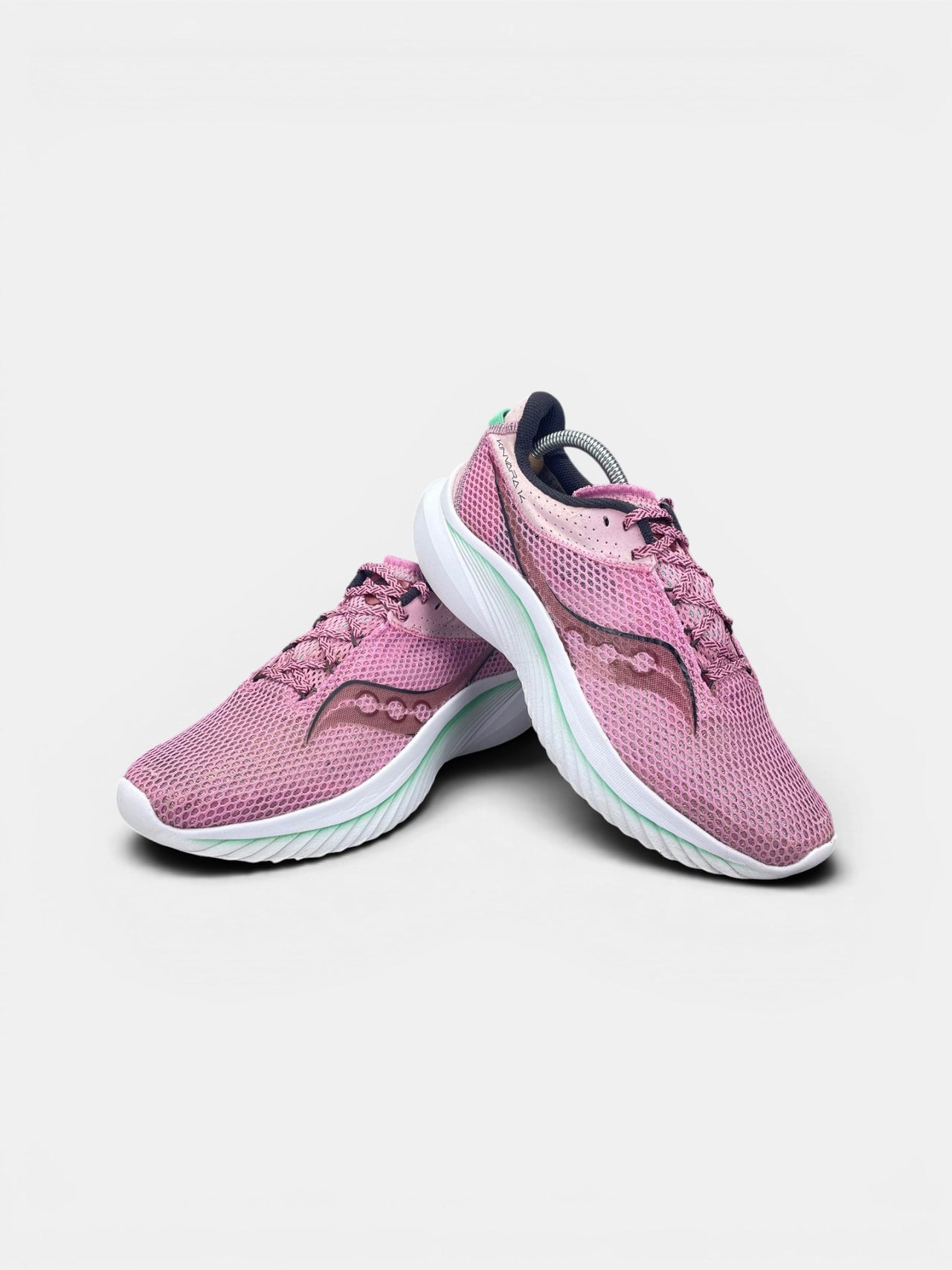 Saucony Sneakers — buty sportowe damskie w bardzo dobrym stanie rozmiar 42, boczny profil