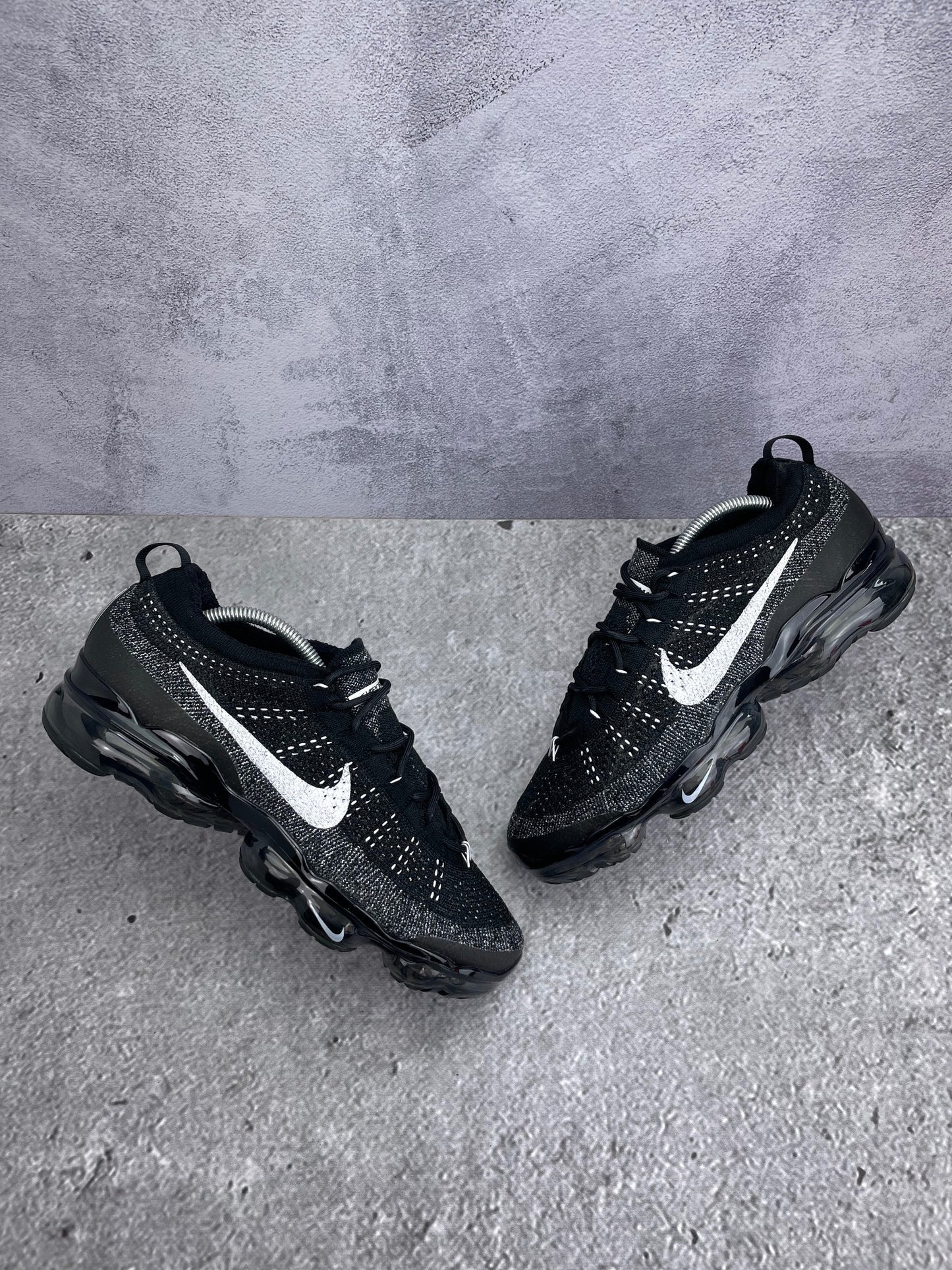 Nike Air VaporMax 2023 Flyknit Oreo - buty sportowe, widok z góry na zewnętrzną stronę butów