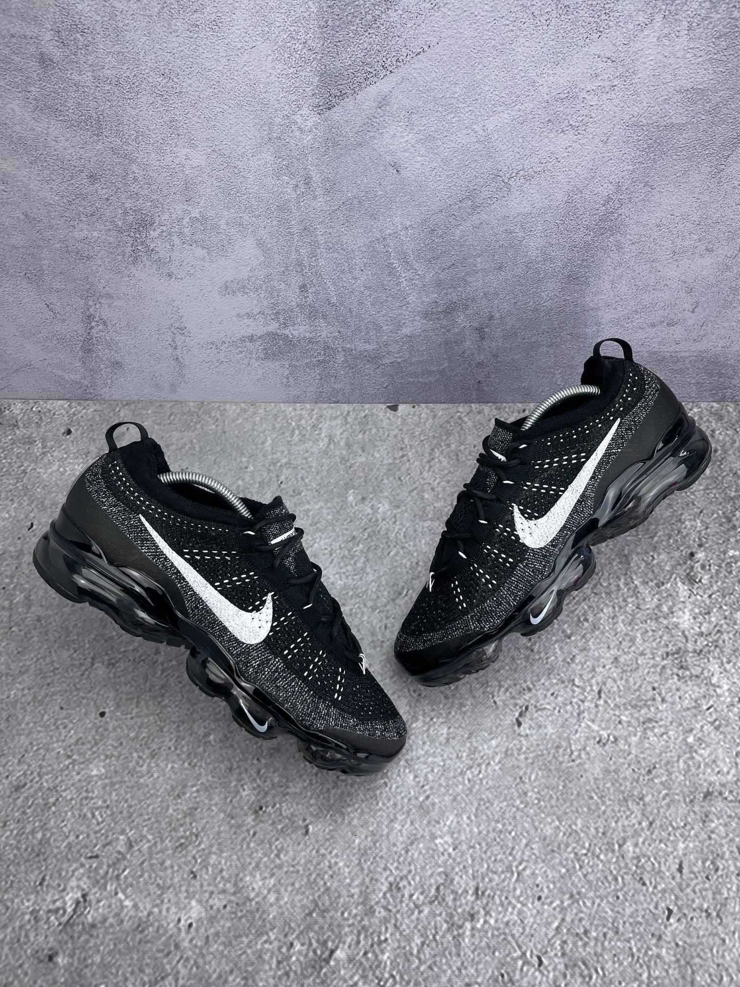 Nike Air VaporMax 2023 Flyknit Oreo - buty sportowe, widok z góry na zewnętrzną stronę butów